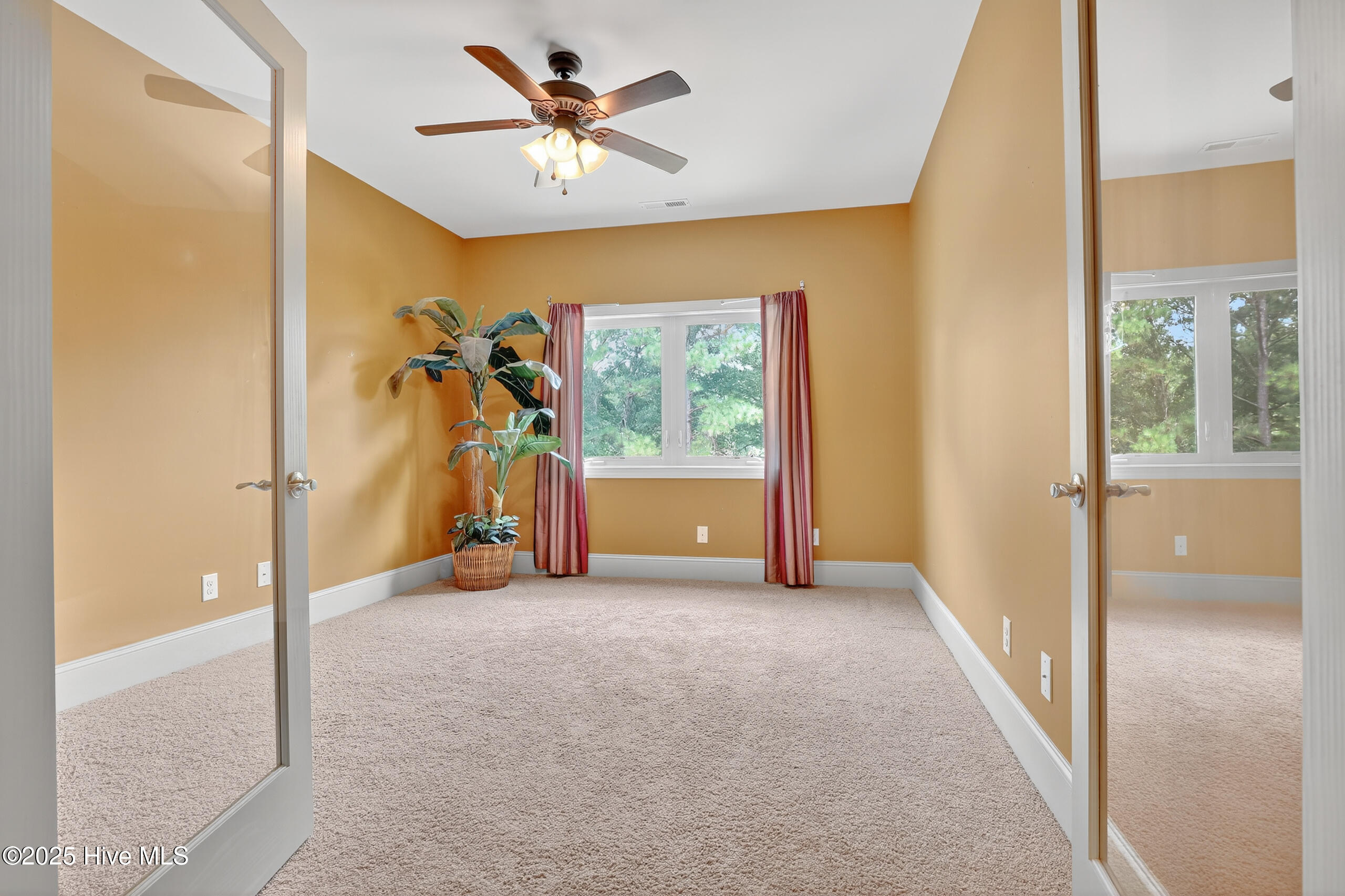 100527488 | Photo 36