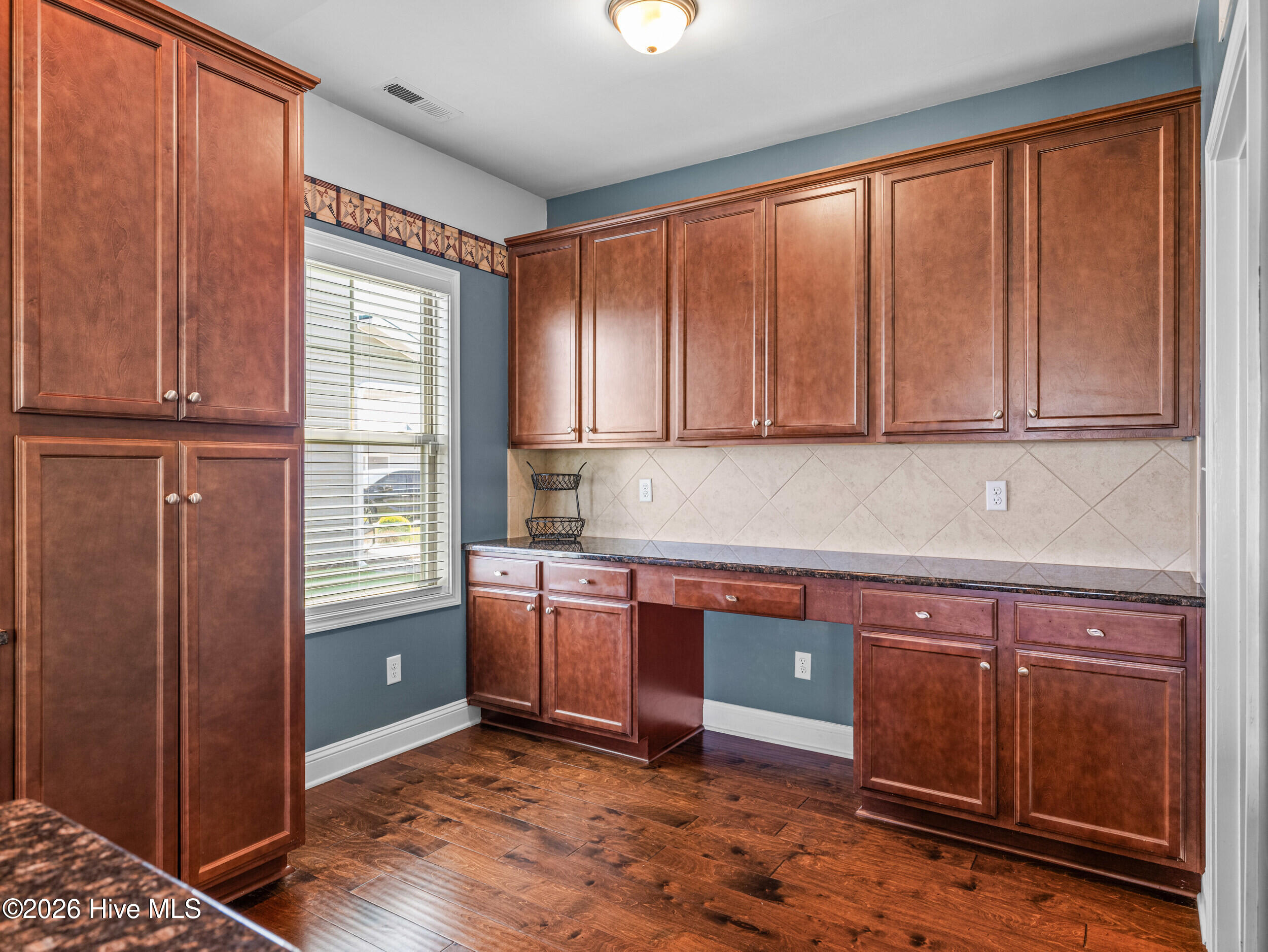 100567320 | Photo 16