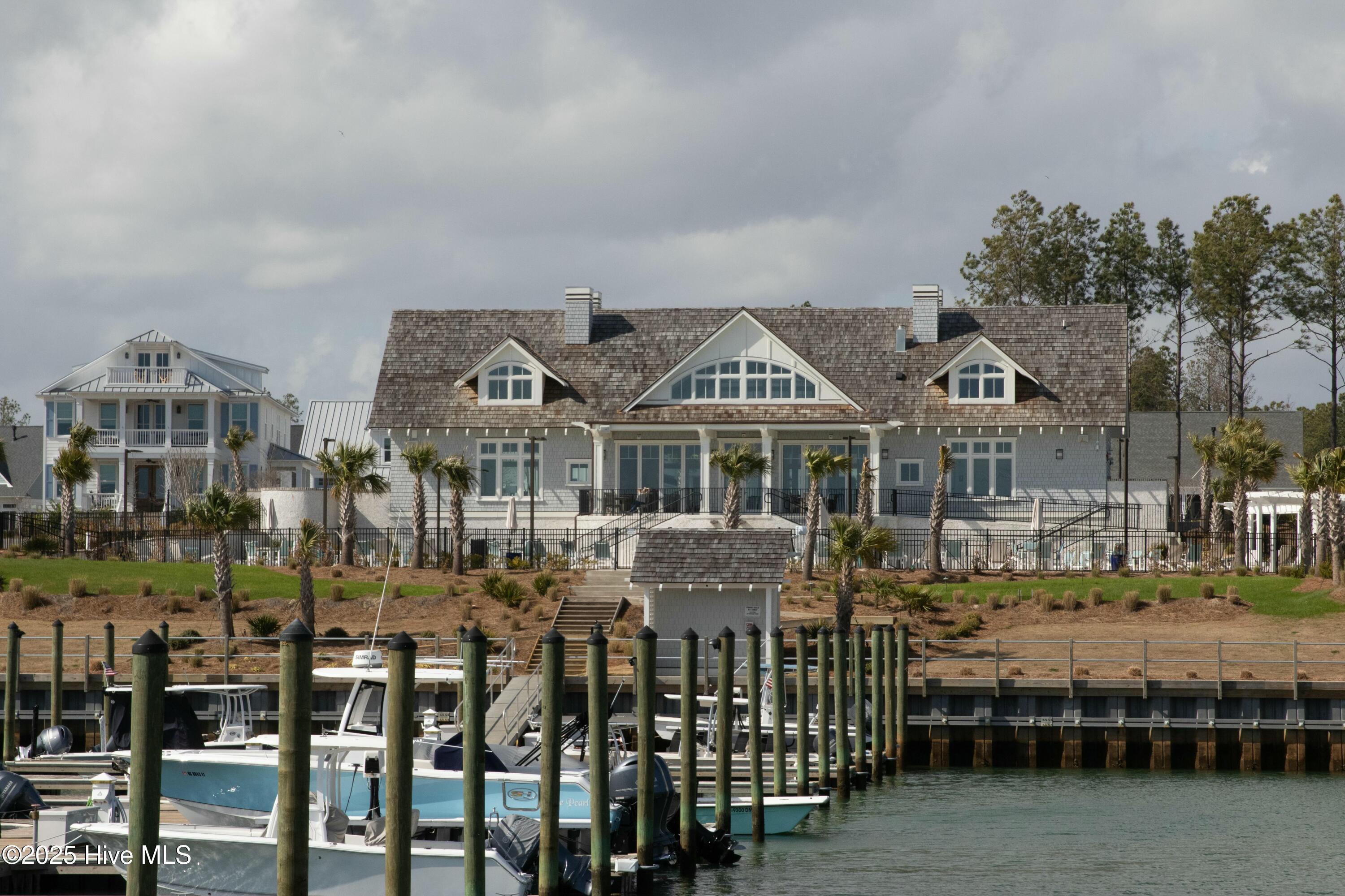 100489115 | Photo 32