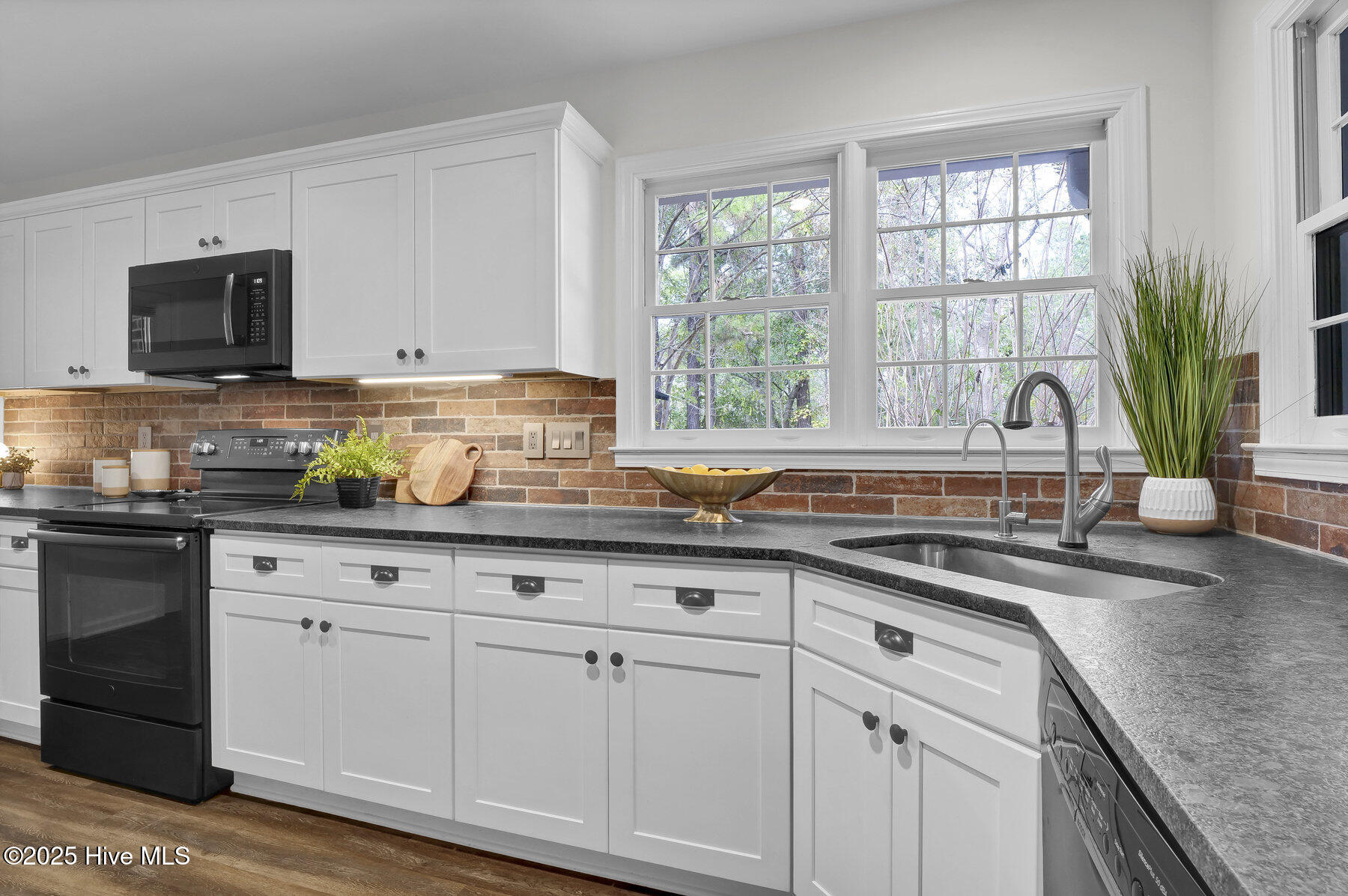 100545503 | Photo 29