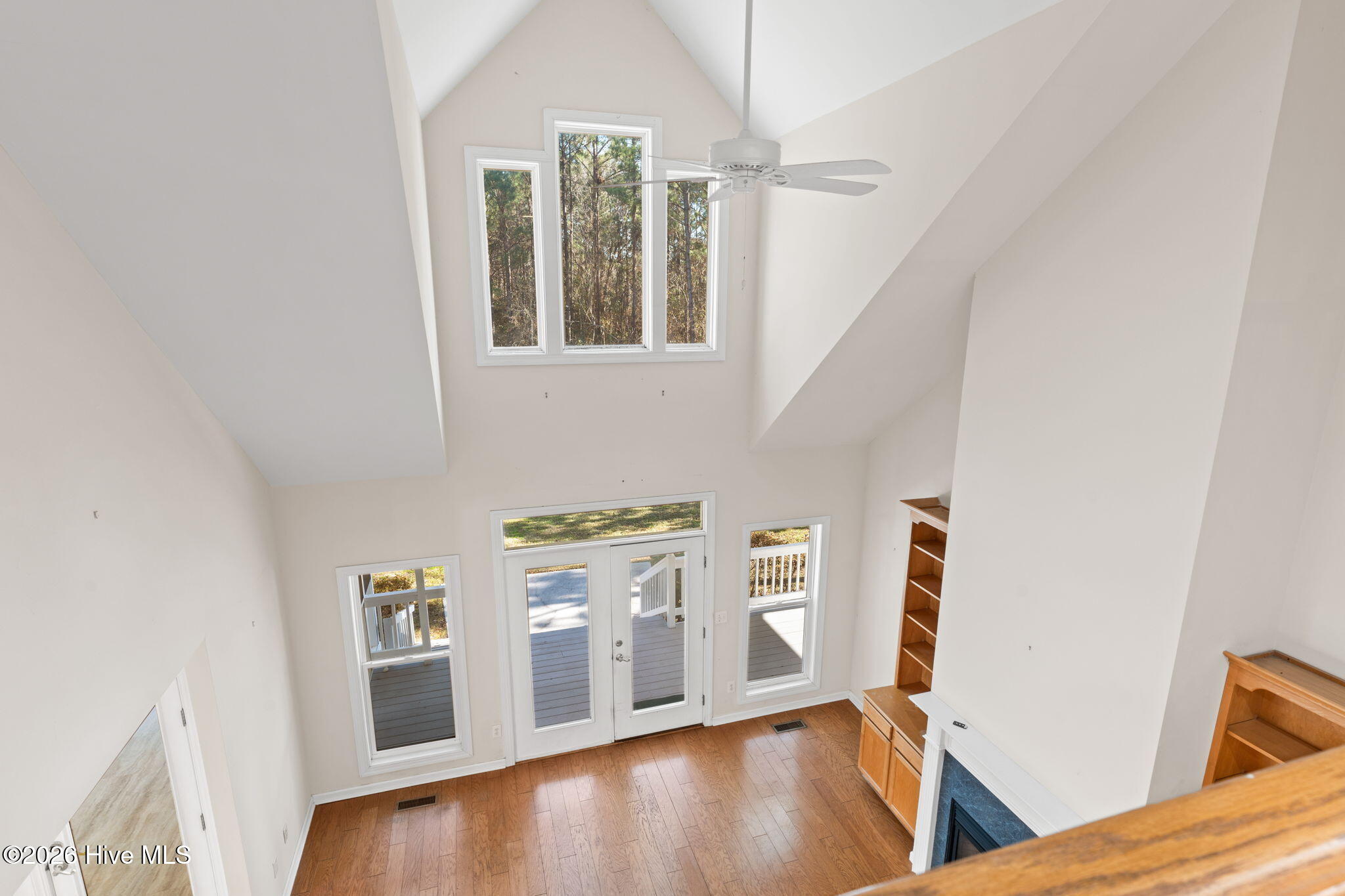 100551669 | Photo 51