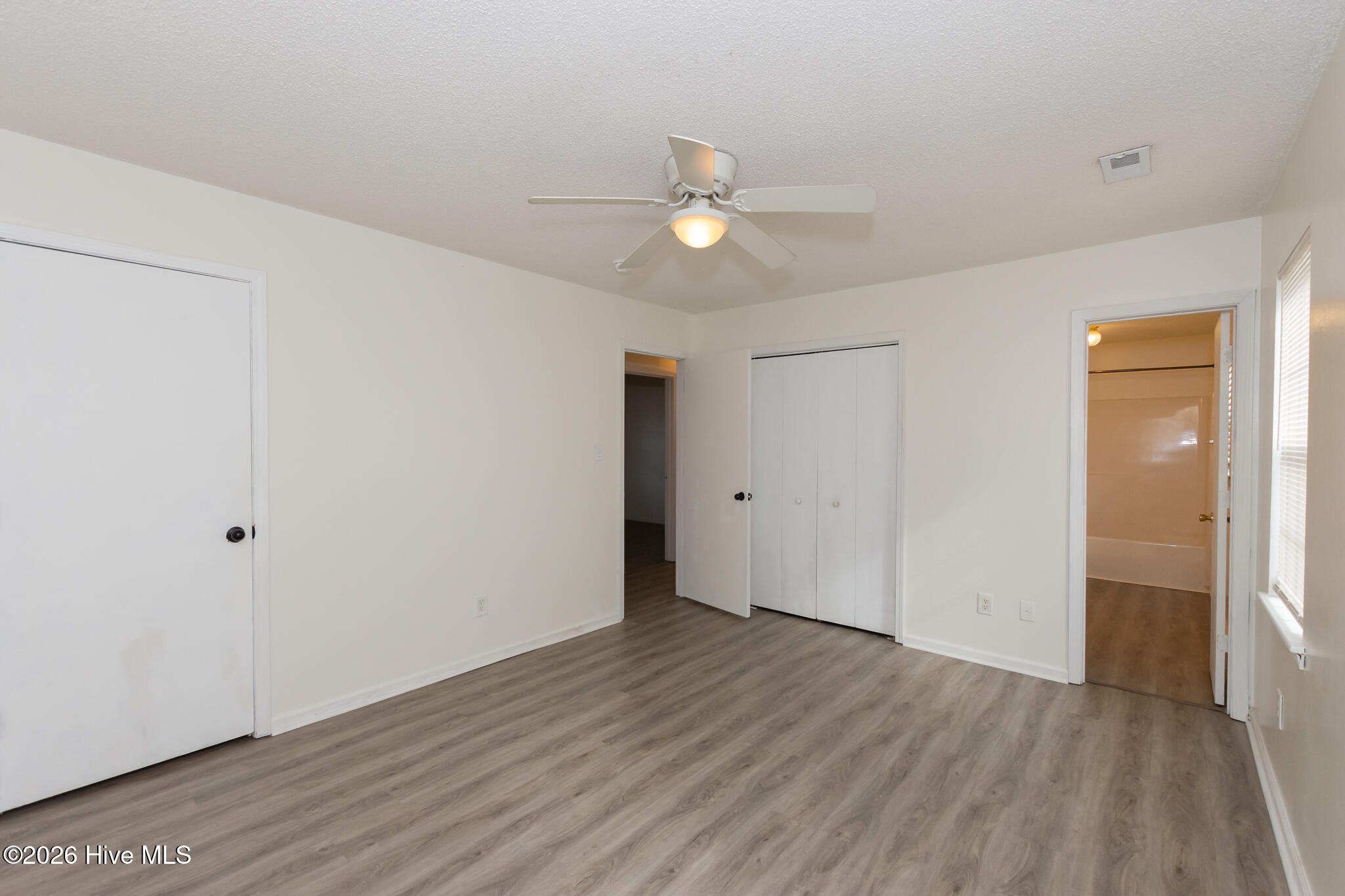 100550624 | Photo 25