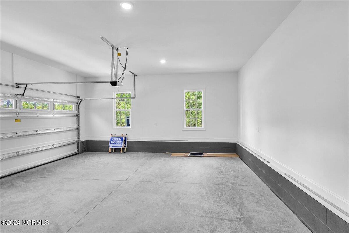 100535365 | Photo 36