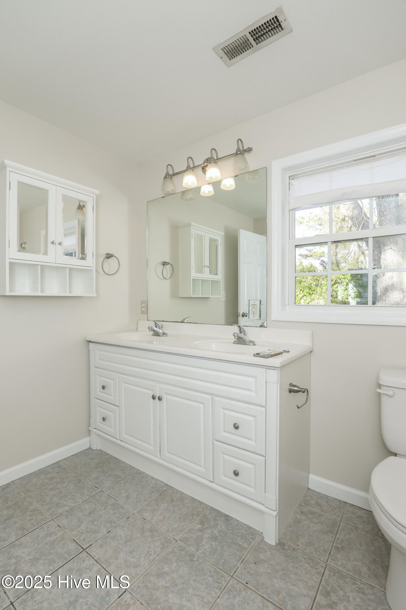 100542091 | Photo 29