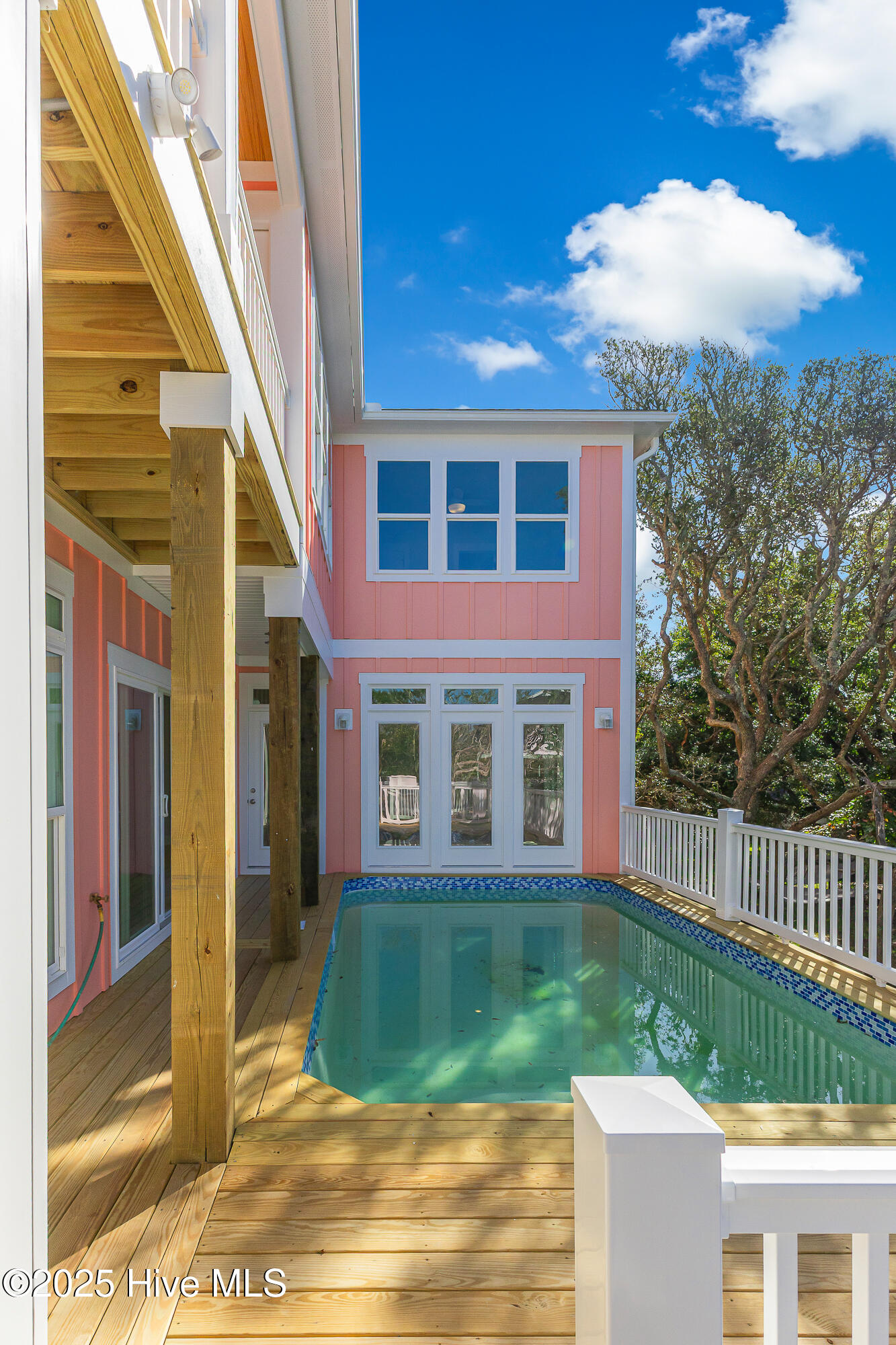 100535613 | Photo 59