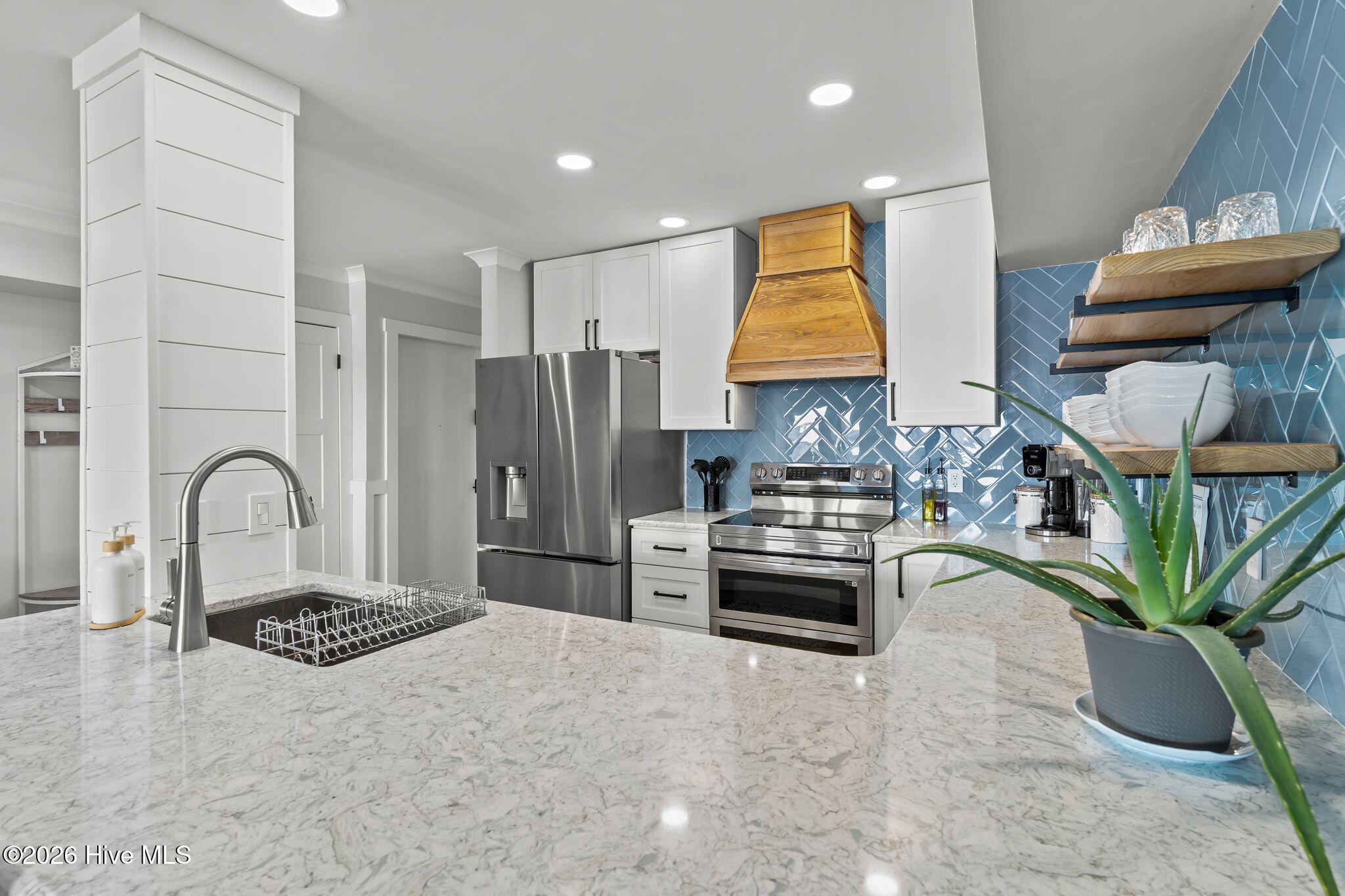 100548962 | Photo 14