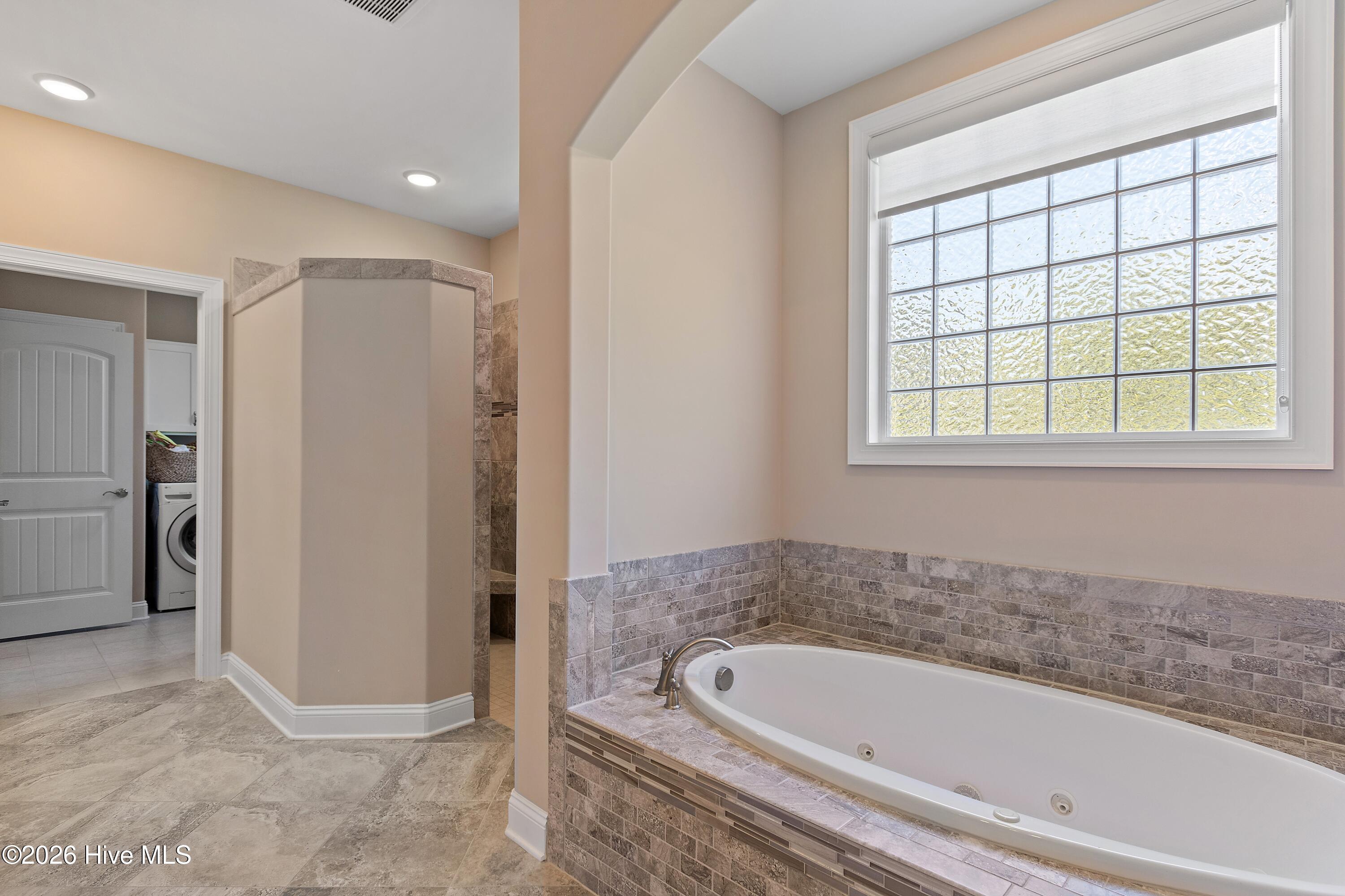 100568990 | Photo 39