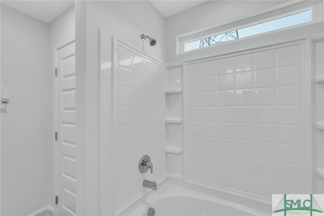 Photo is of another unit and does not represent the design selections in all units.