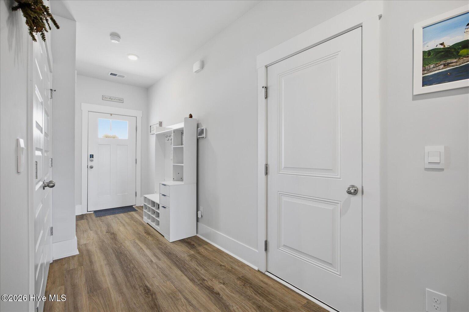 100568001 | Photo 12