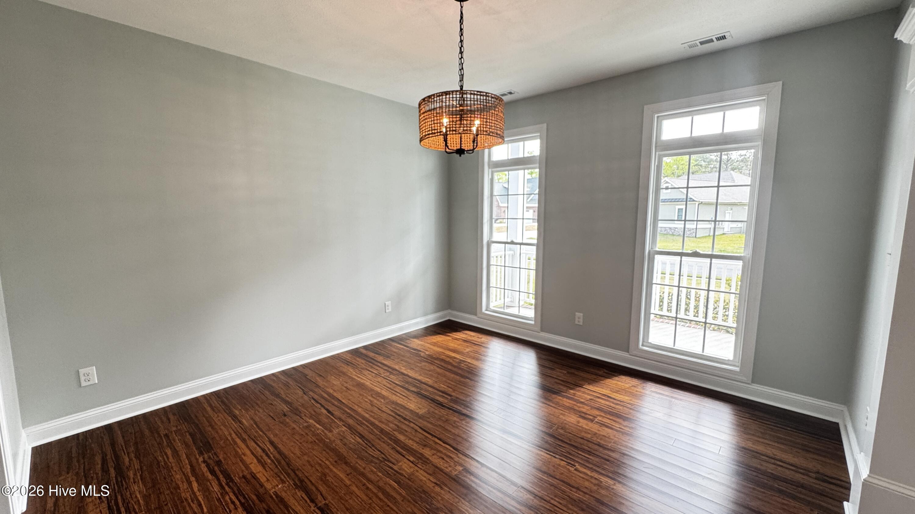 100565264 | Photo 15