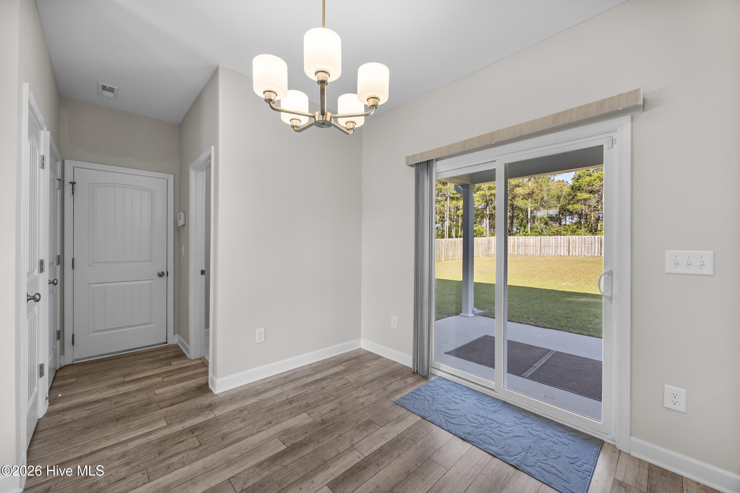 100569067 | Photo 26