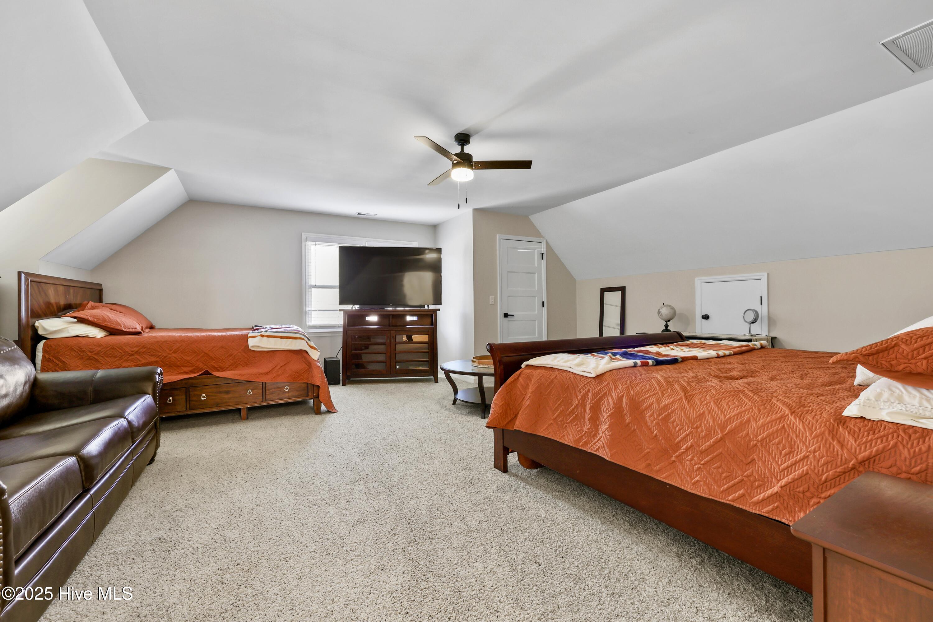 100494735 | Photo 46