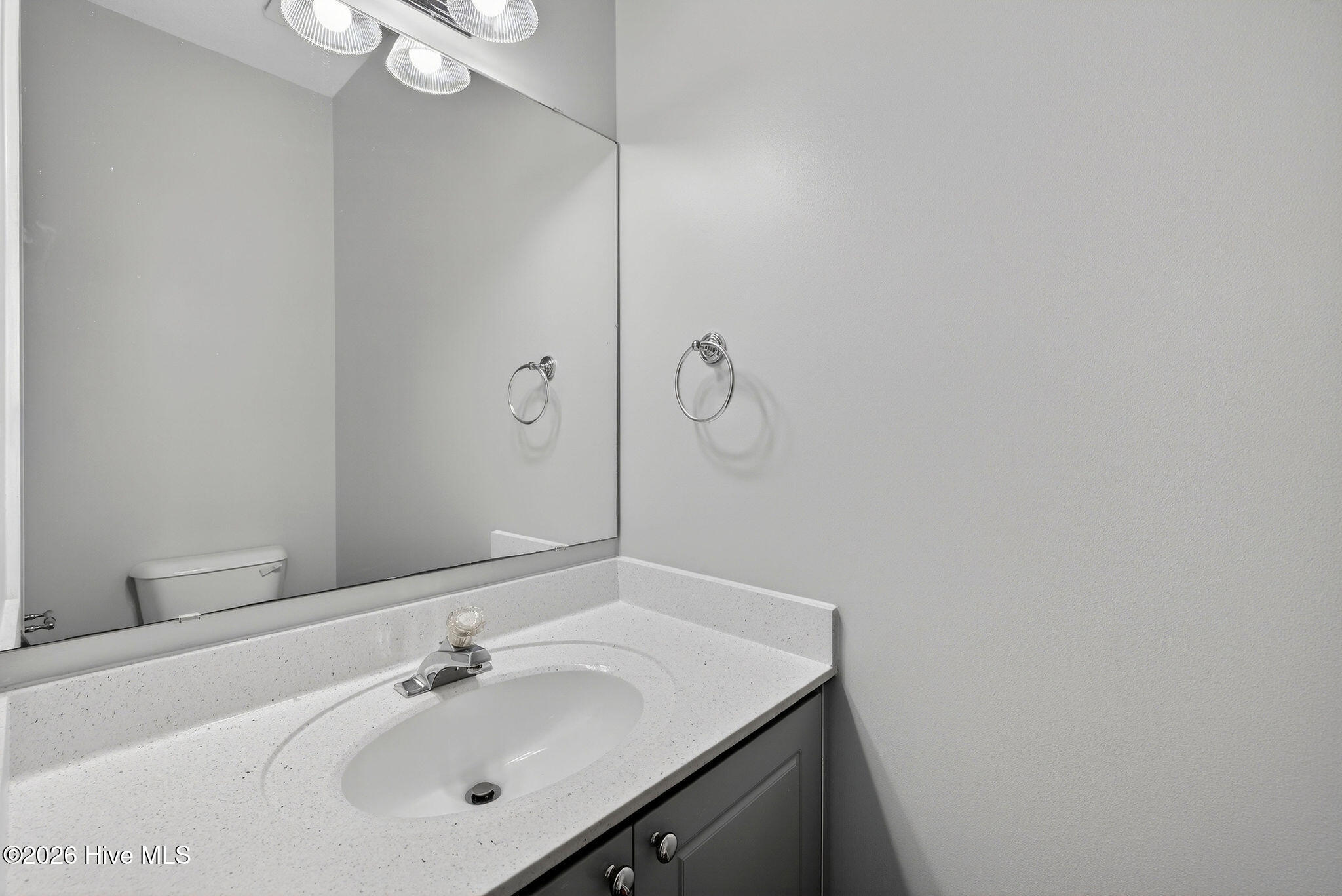 100562052 | Photo 24