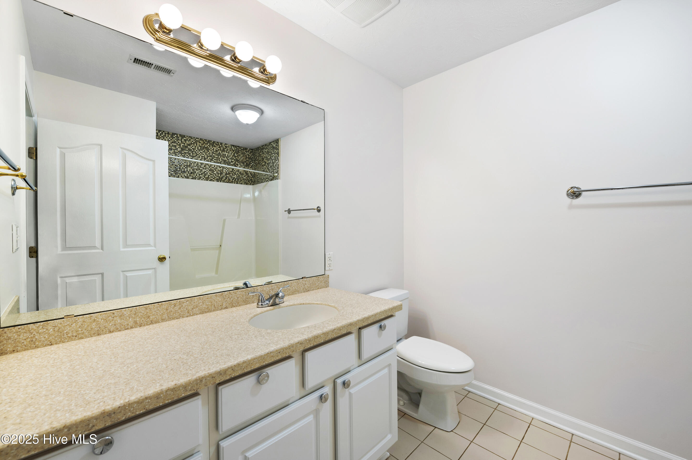 100558054 | Photo 35