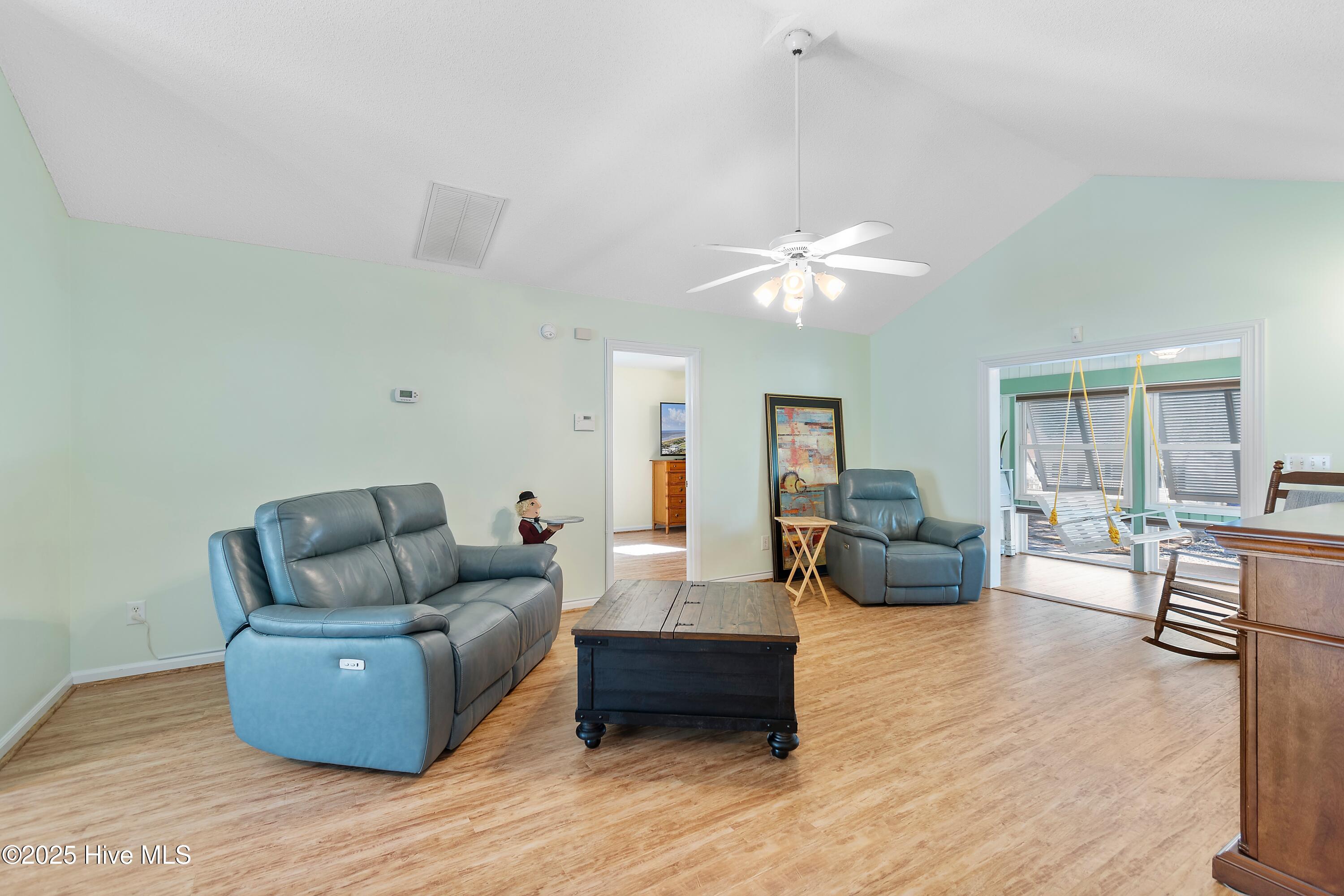 100542990 | Photo 17