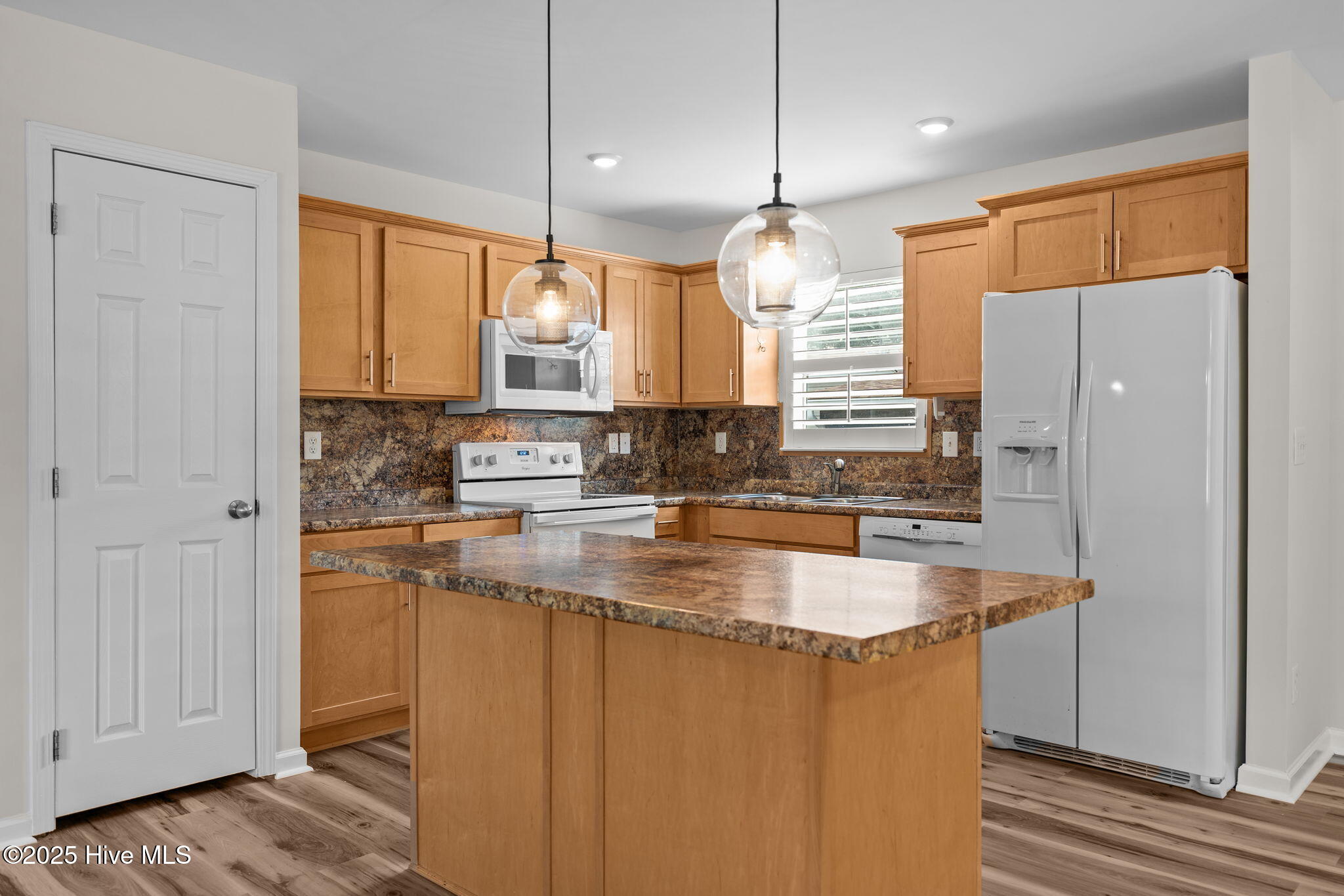 100529995 | Photo 12