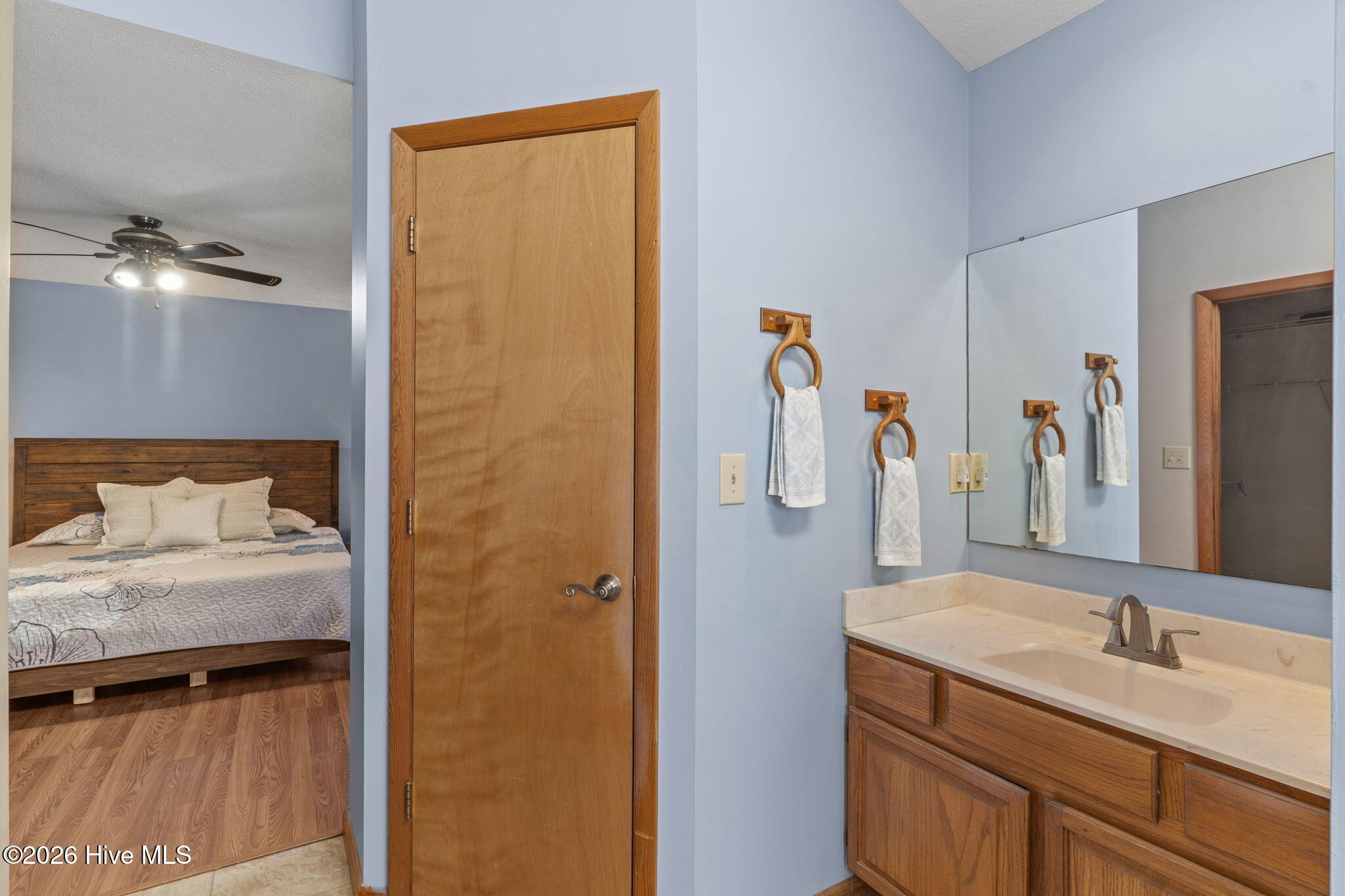 100568995 | Photo 26