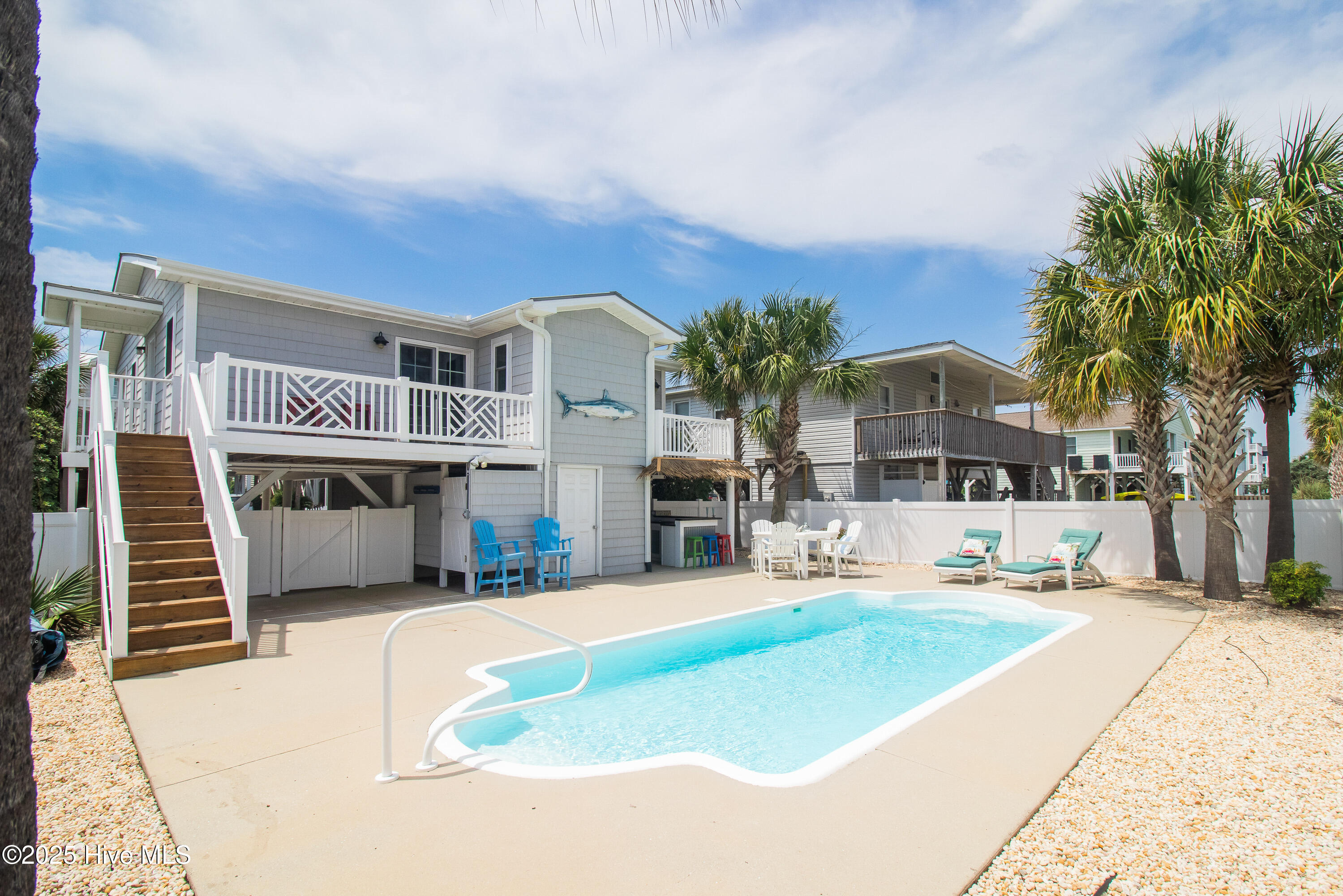 100535227 | Photo 40