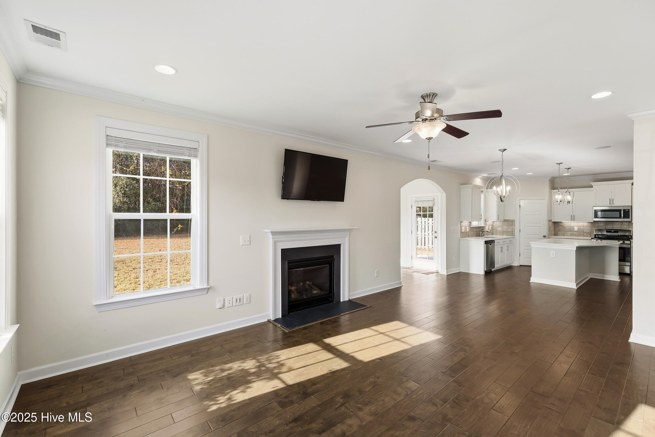 100541614 | Photo 14