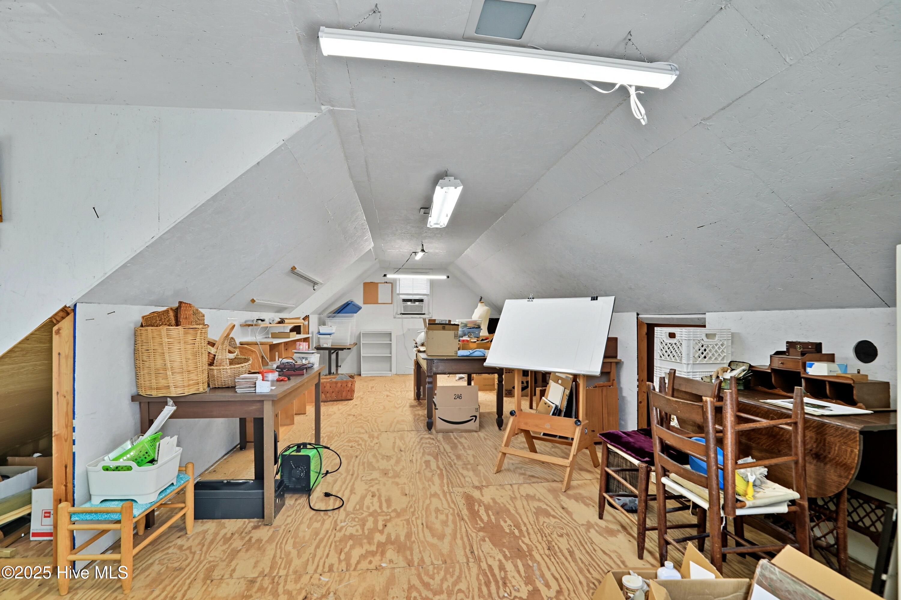 100532485 | Photo 36