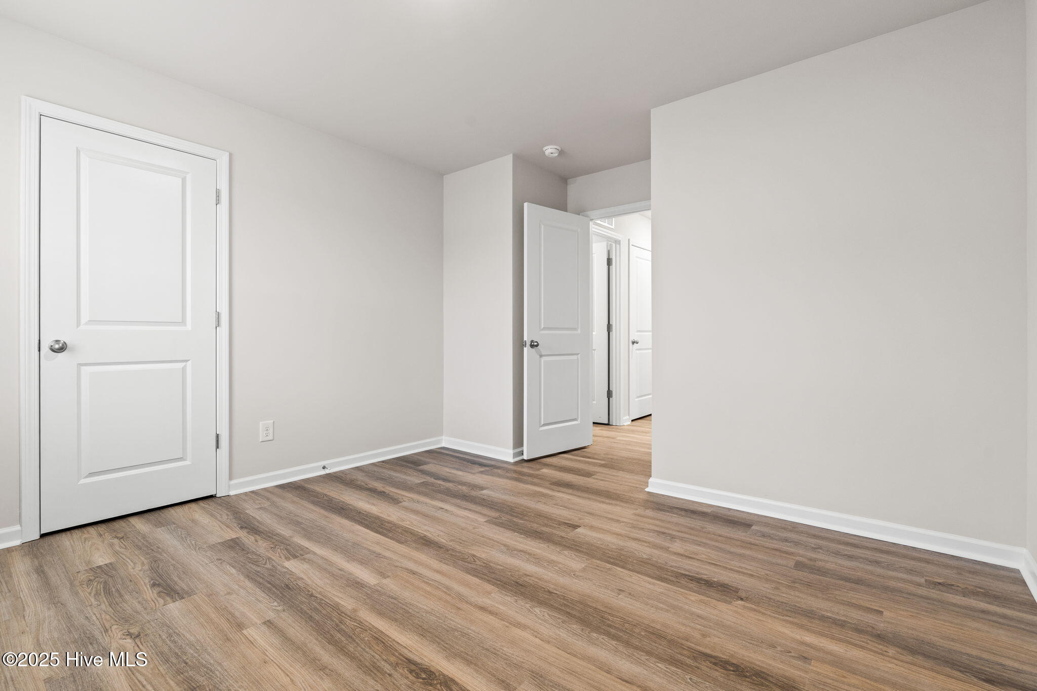 100506645 | Photo 19