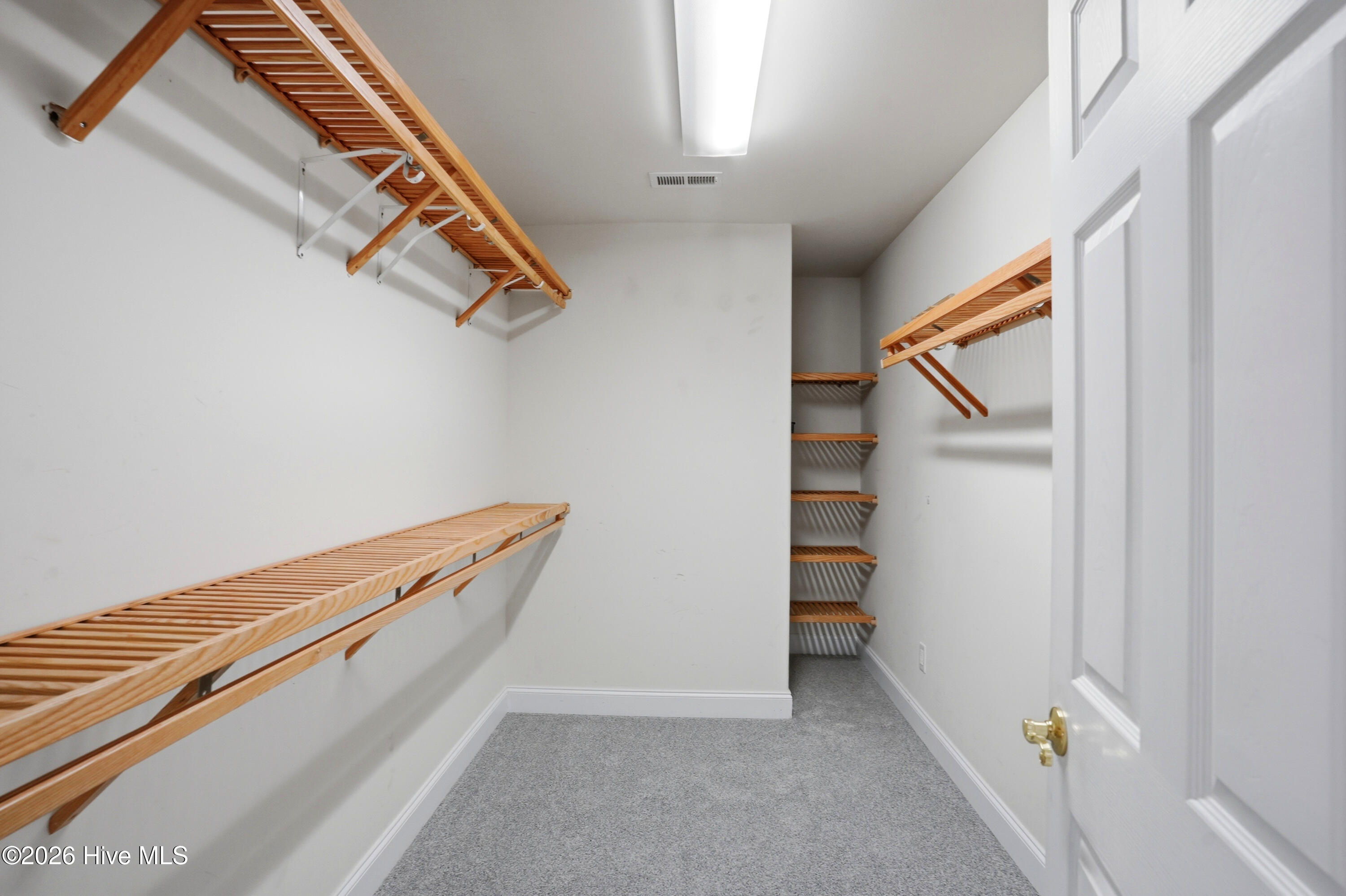 100562677 | Photo 21