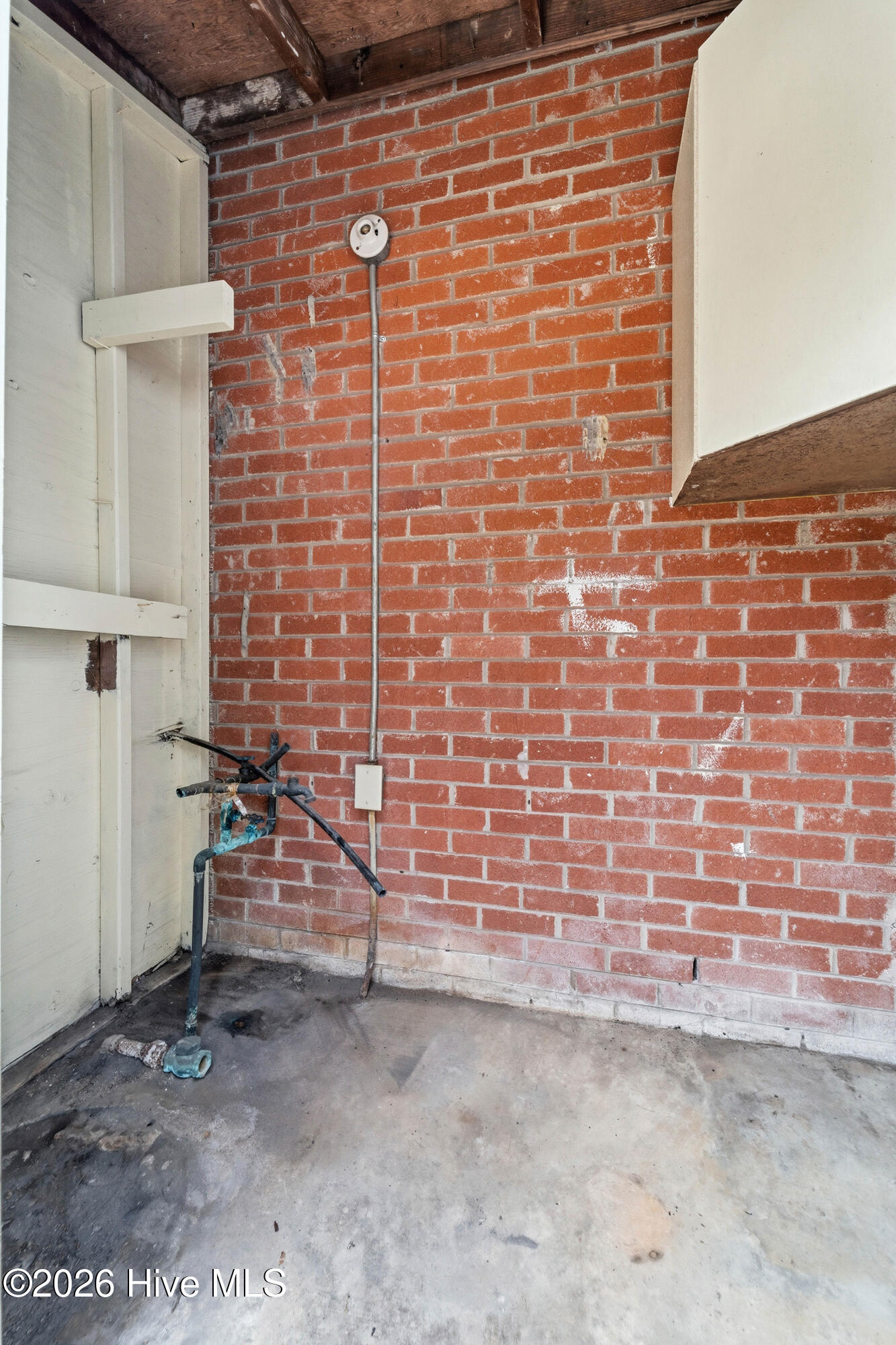 100557245 | Photo 48