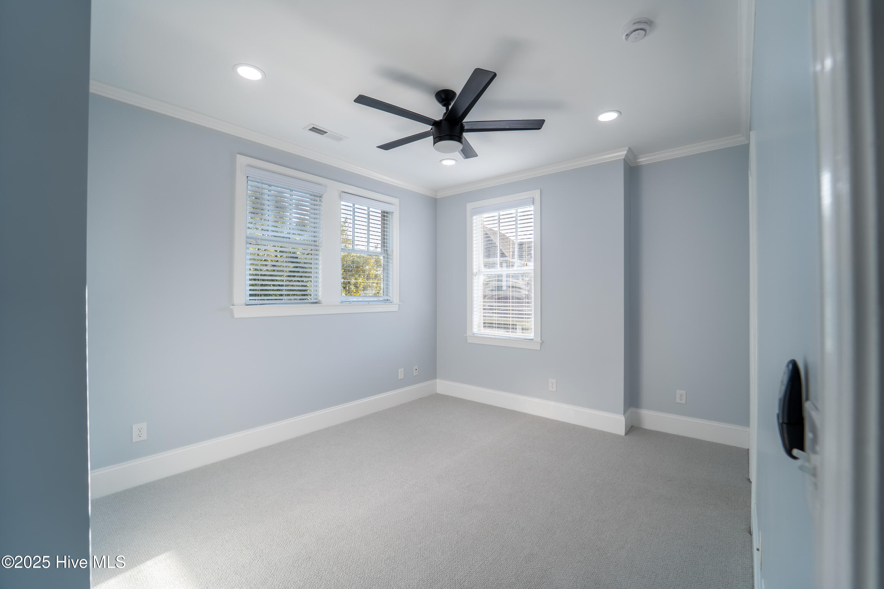 100544642 | Photo 36