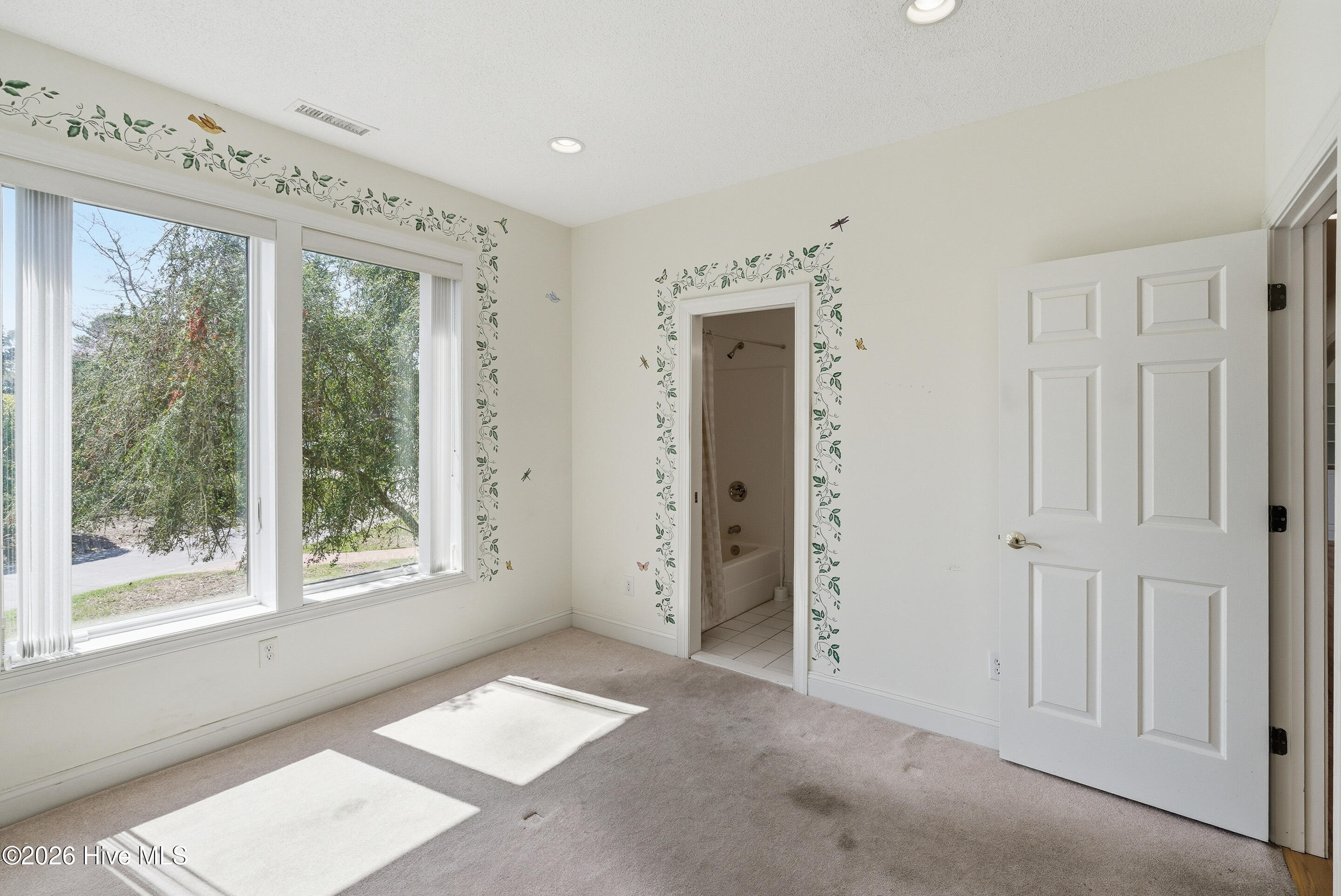 100564038 | Photo 36