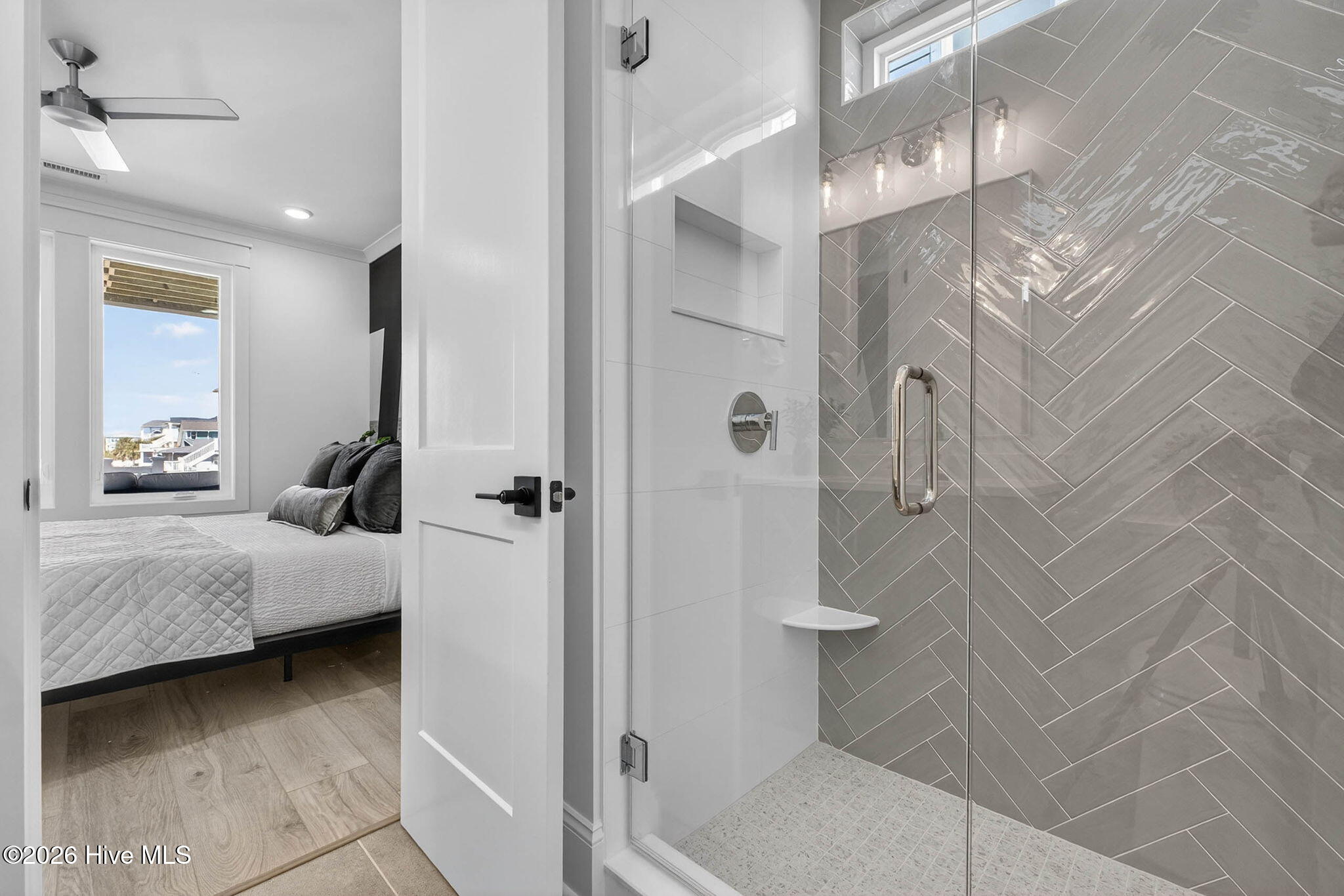 100543300 | Photo 48