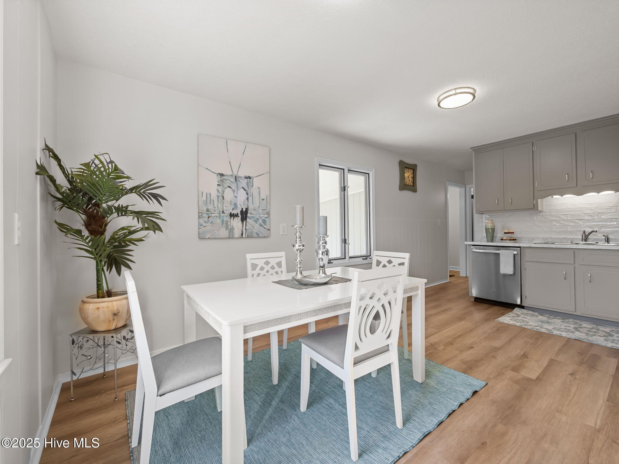 2859 Easy Street,Newport