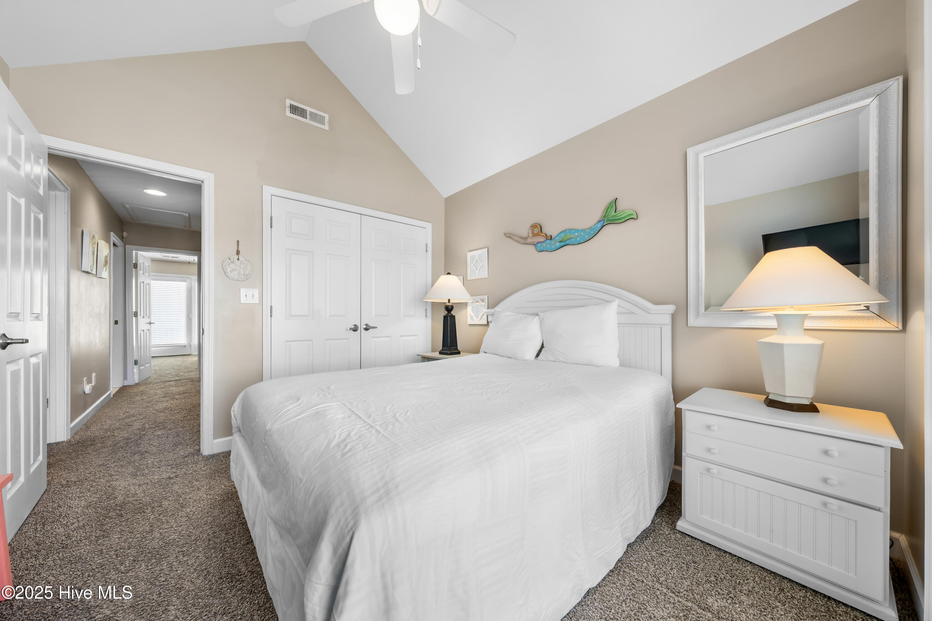 100532261 | Photo 55