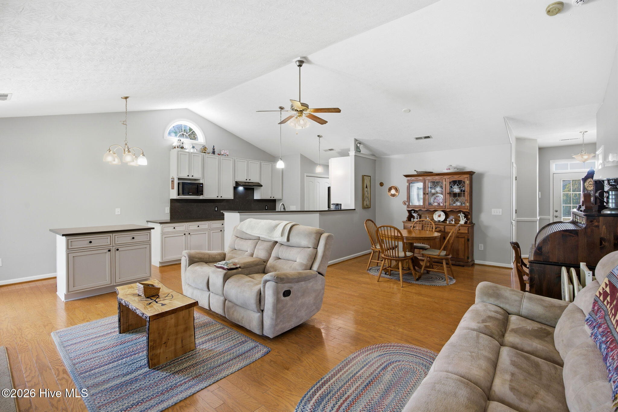 100567887 | Photo 14