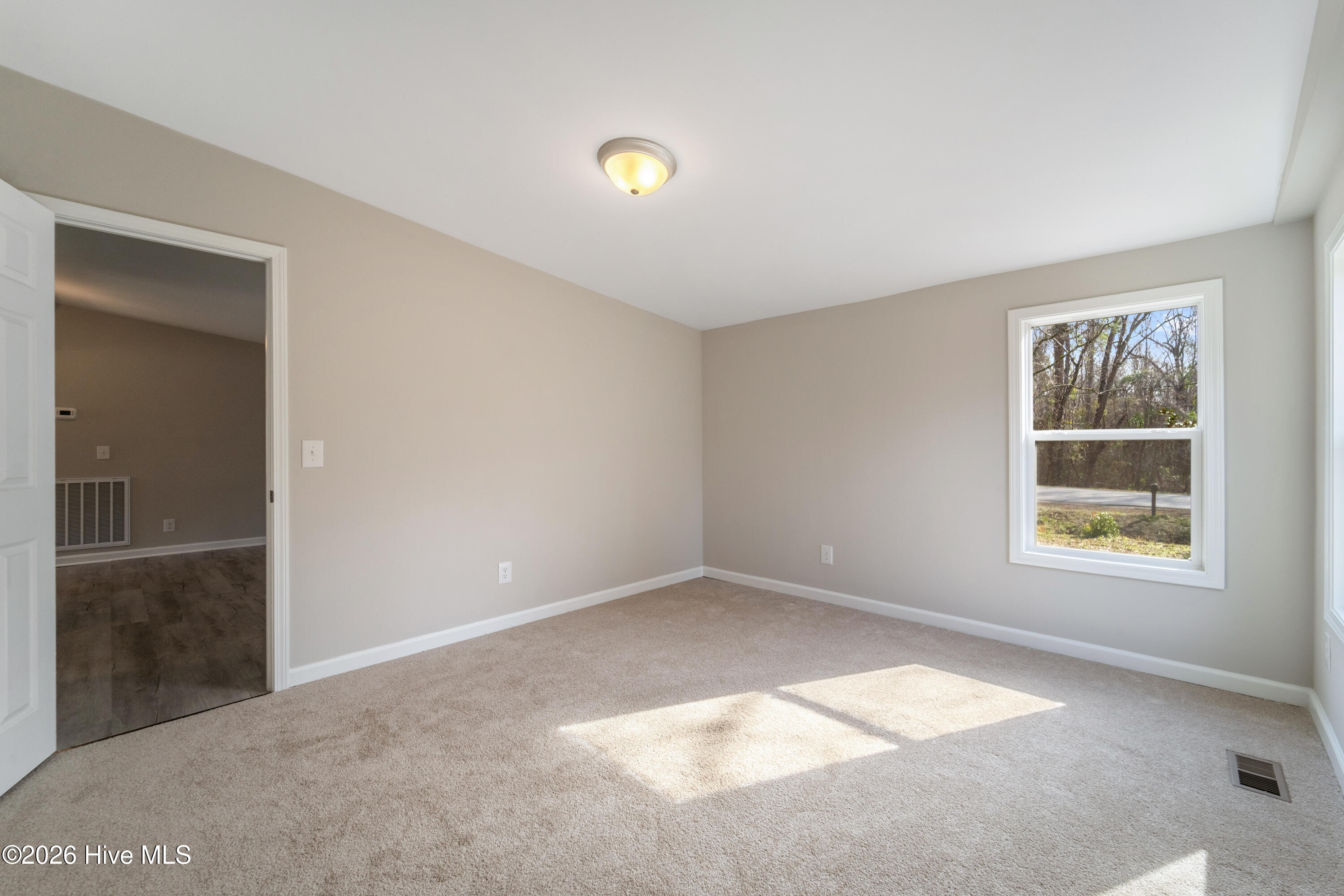 100550978 | Photo 21