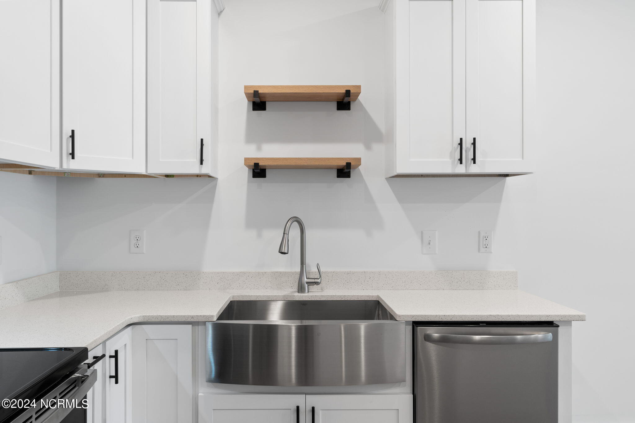 100558274 | Photo 12