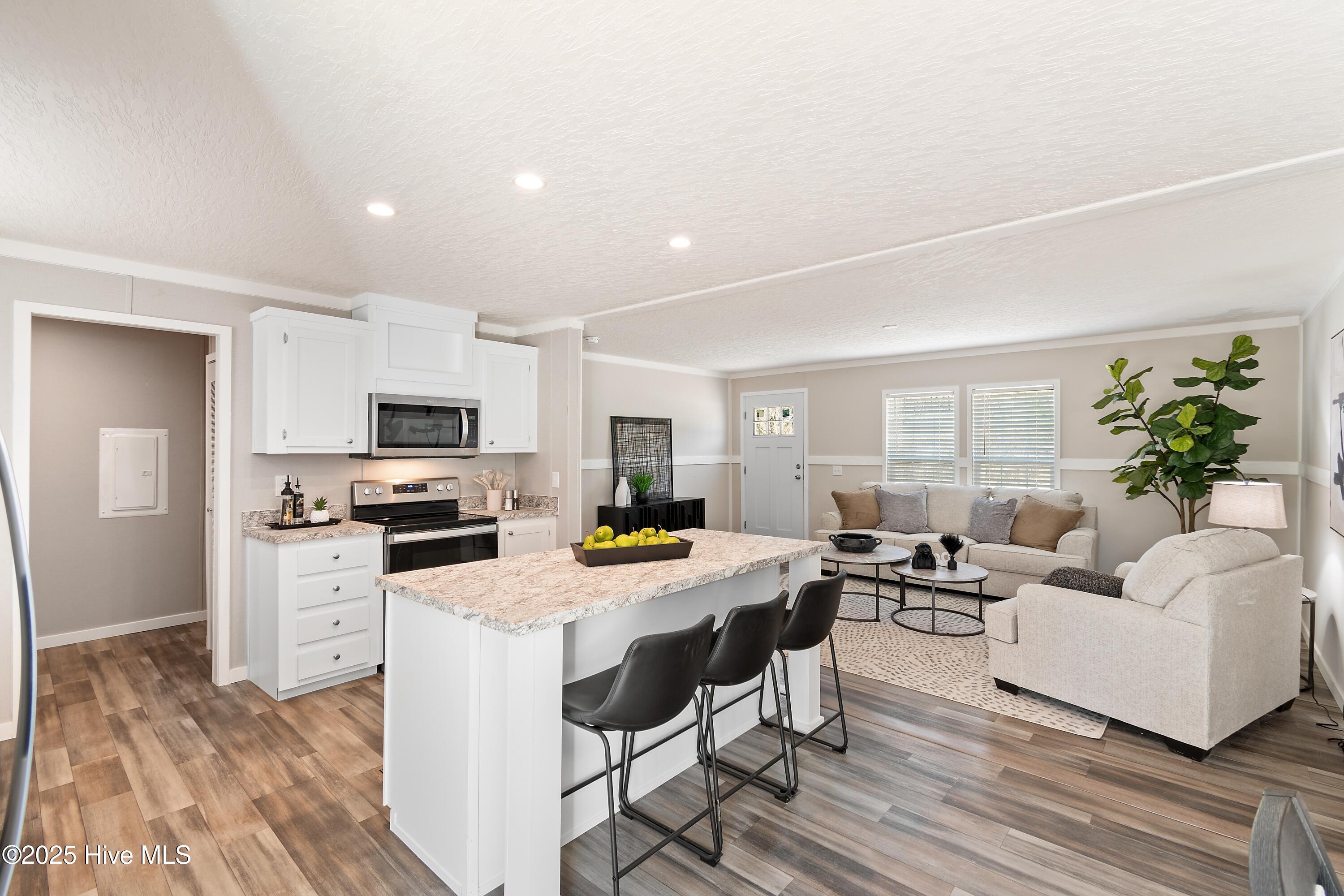 100523771 | Photo 12