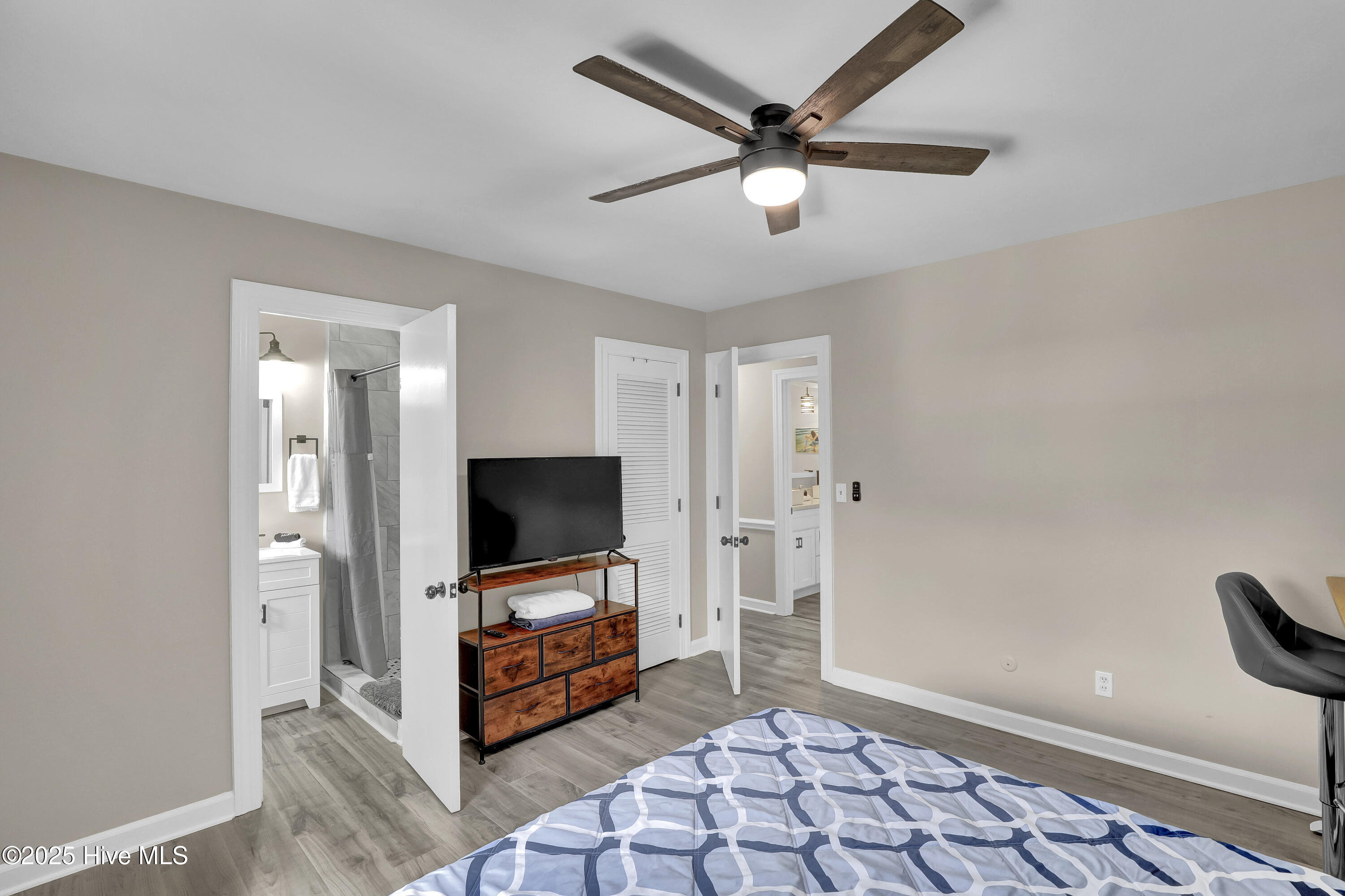 100566321 | Photo 18