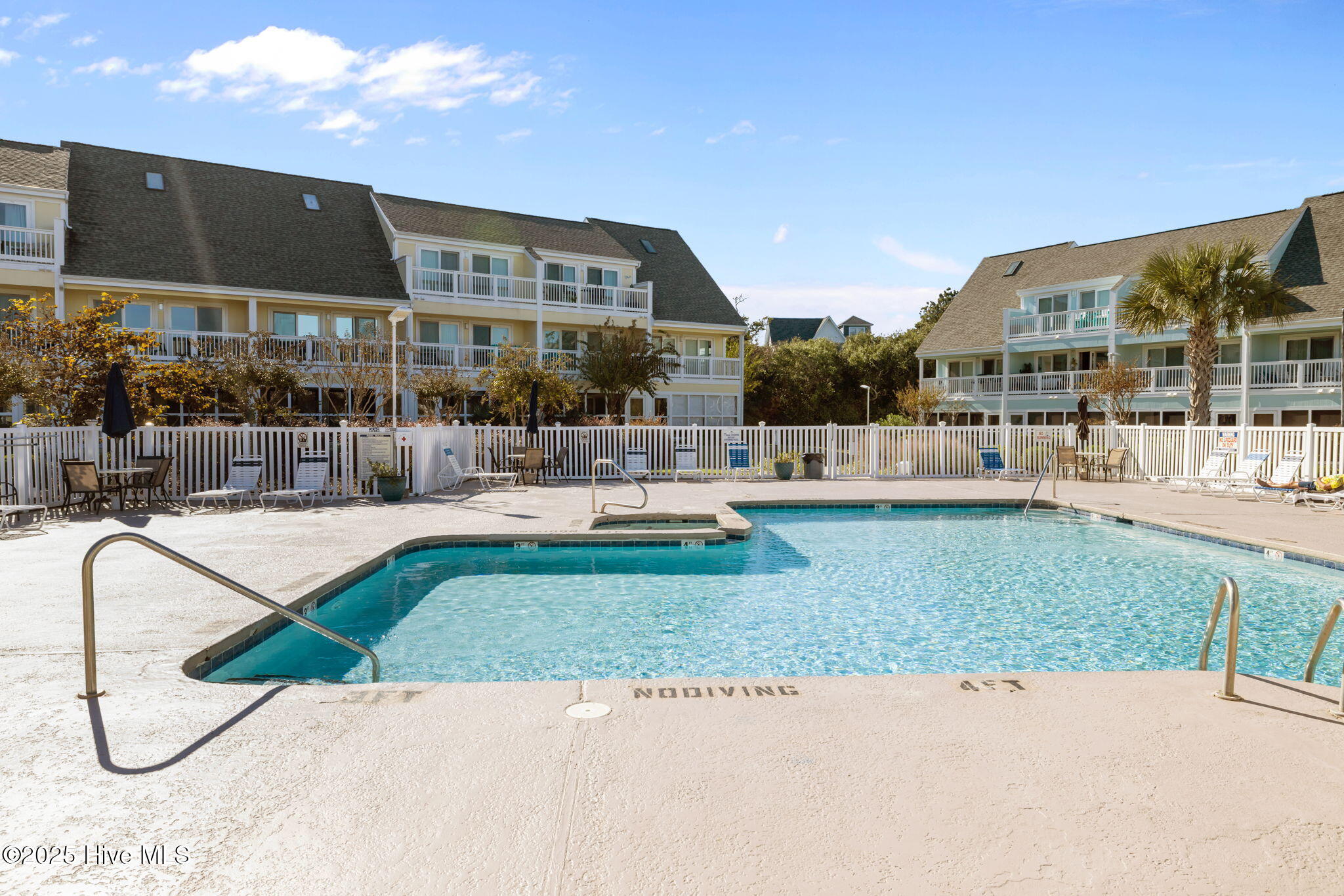 100536863 | Photo 44