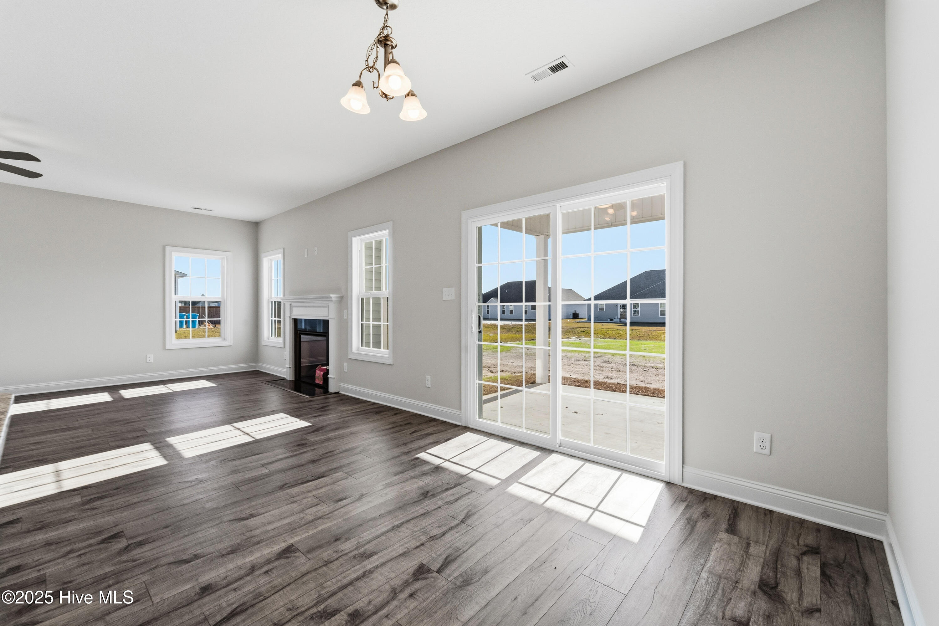 100507195 | Photo 11