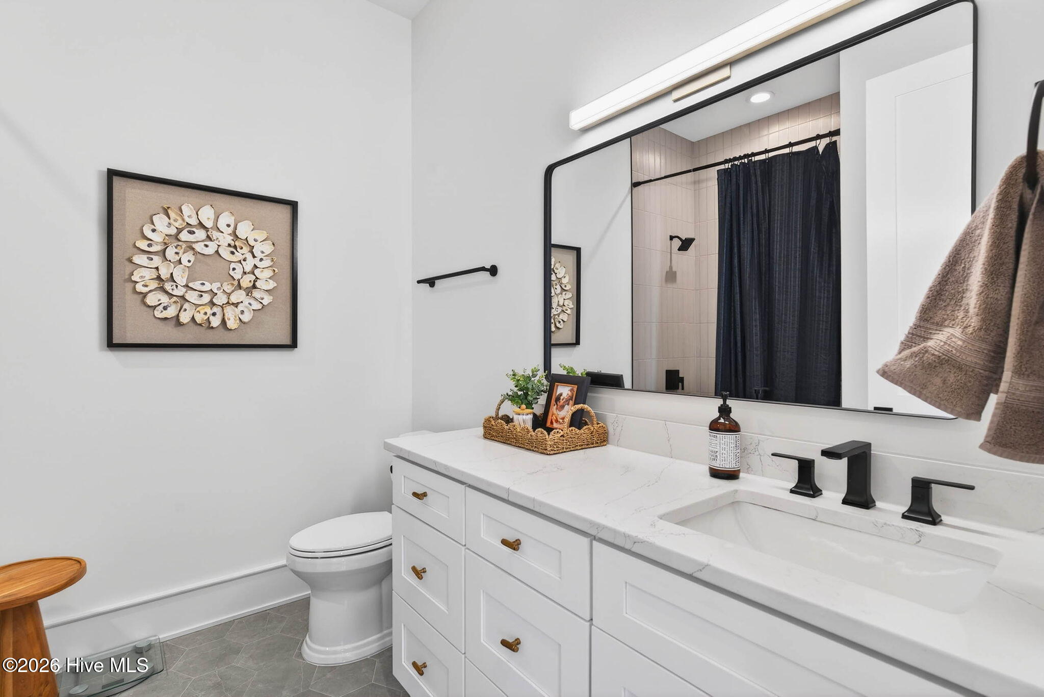 100565153 | Photo 51