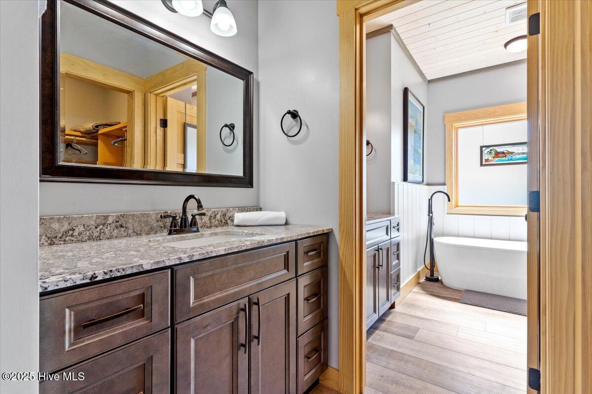 100531414 | Photo 75