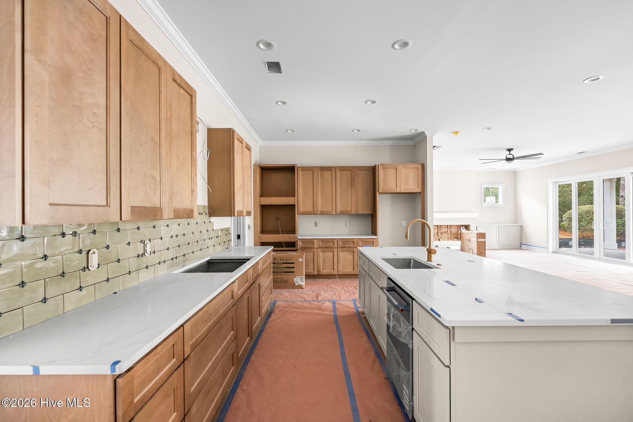 100525110 | Photo 17