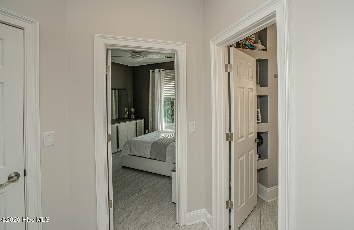 100561911 | Photo 42