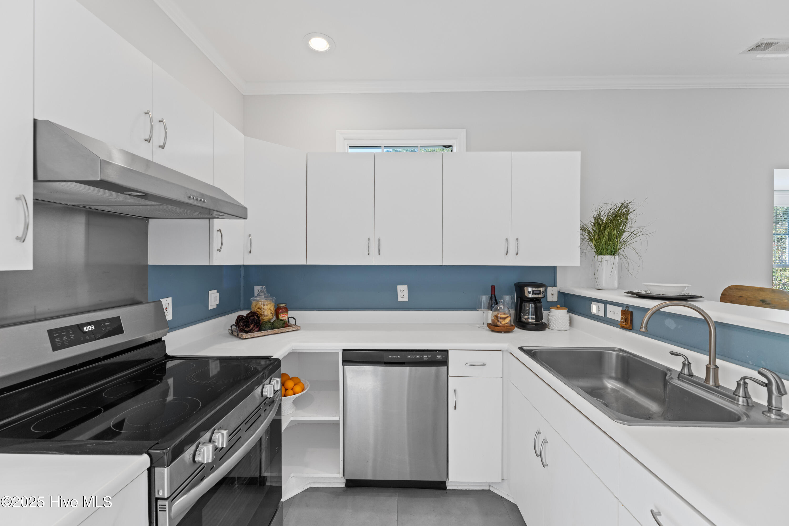 1018 Avenshire Circle, Wilmington, NC 28412 – photo 7: 007_1018_avenshire_circle-7_740