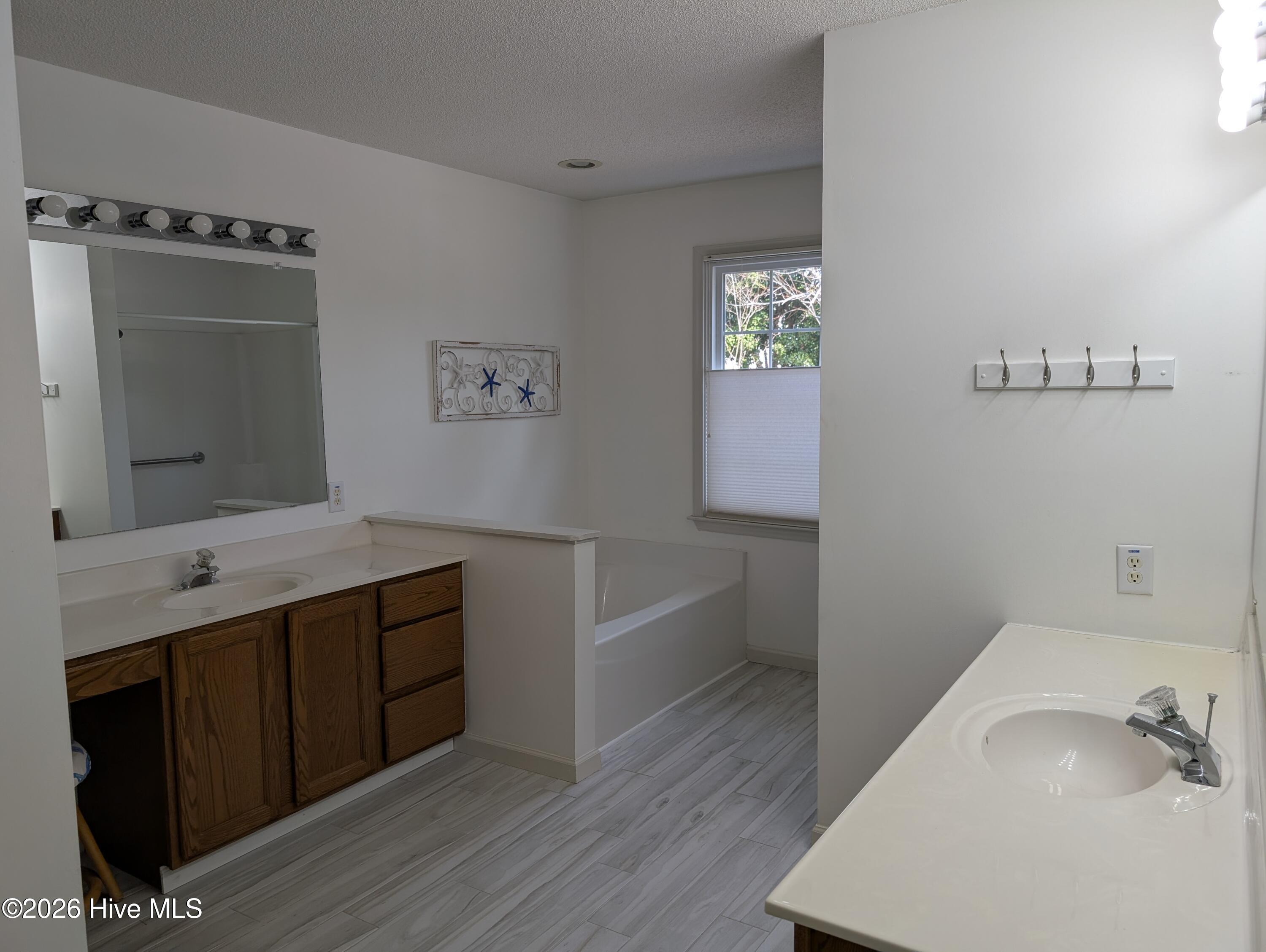 100561832 | Photo 21