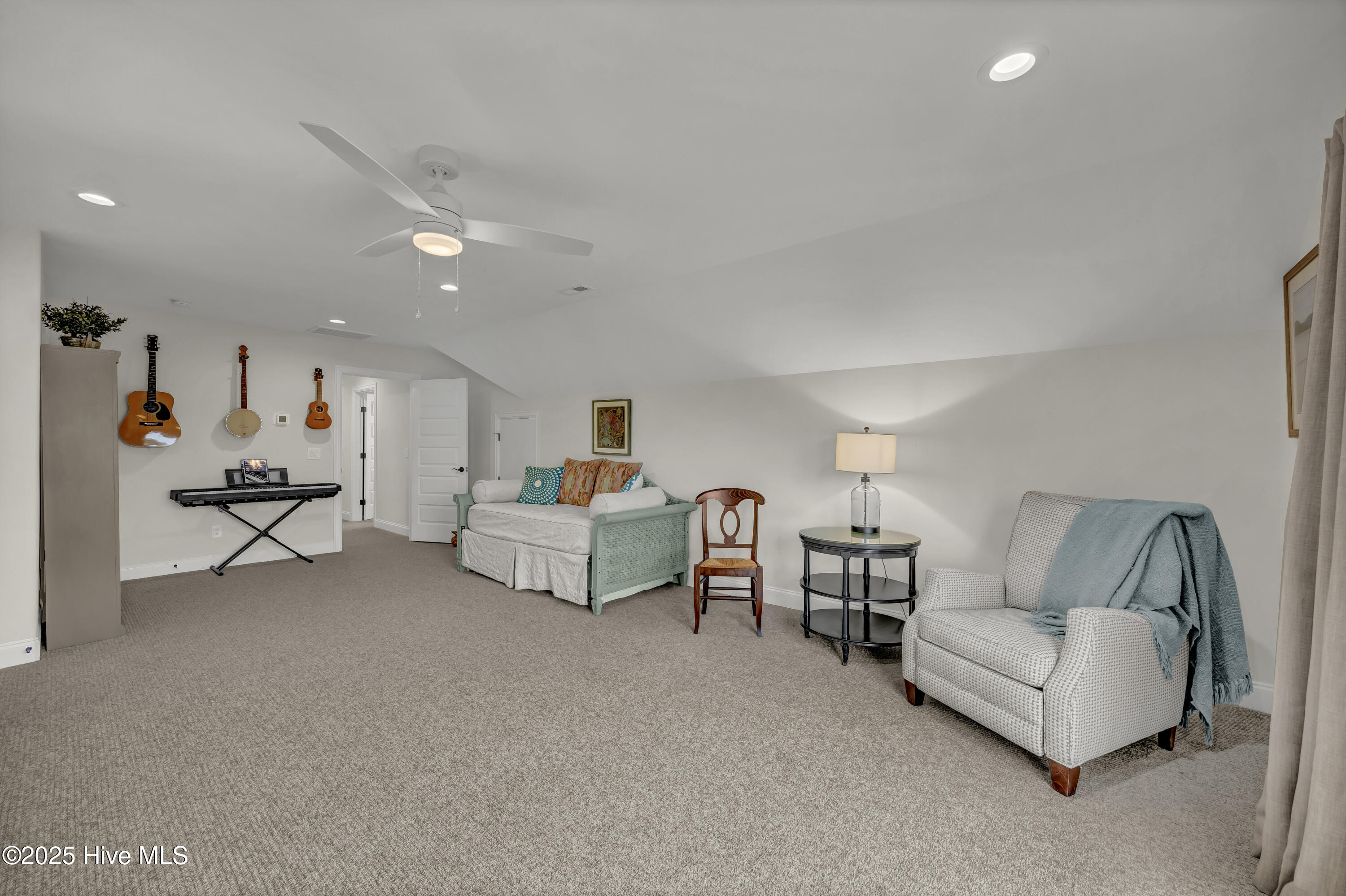 100557399 | Photo 52