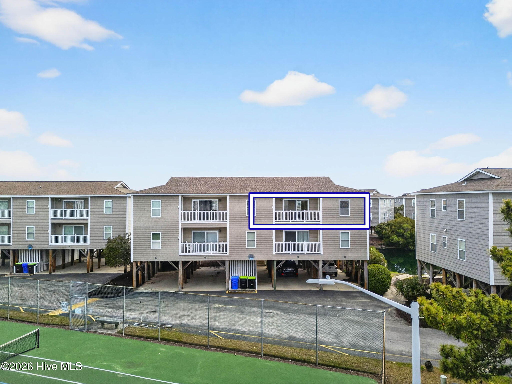 100568537 | Photo 35