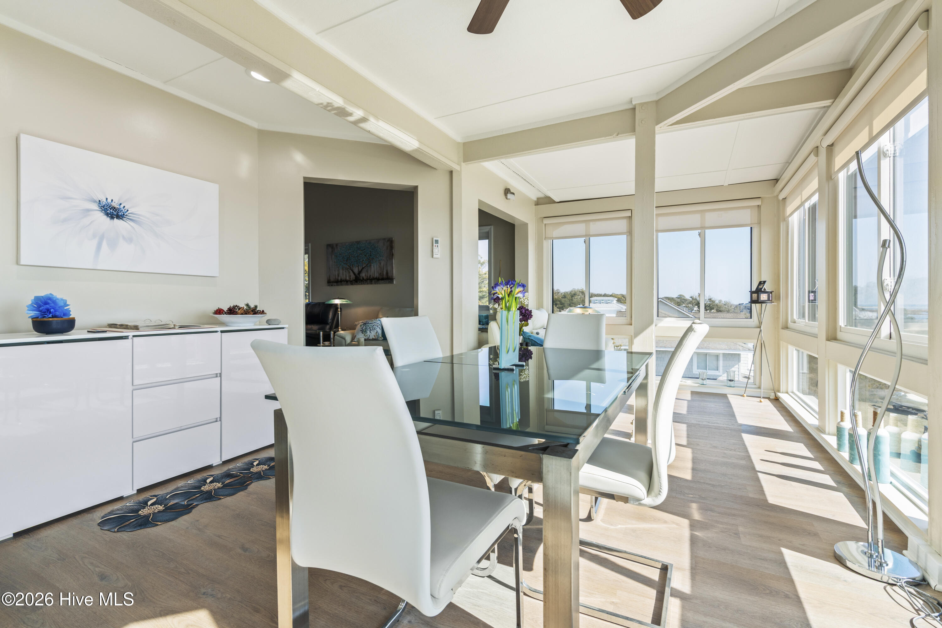 100554820 | Photo 25