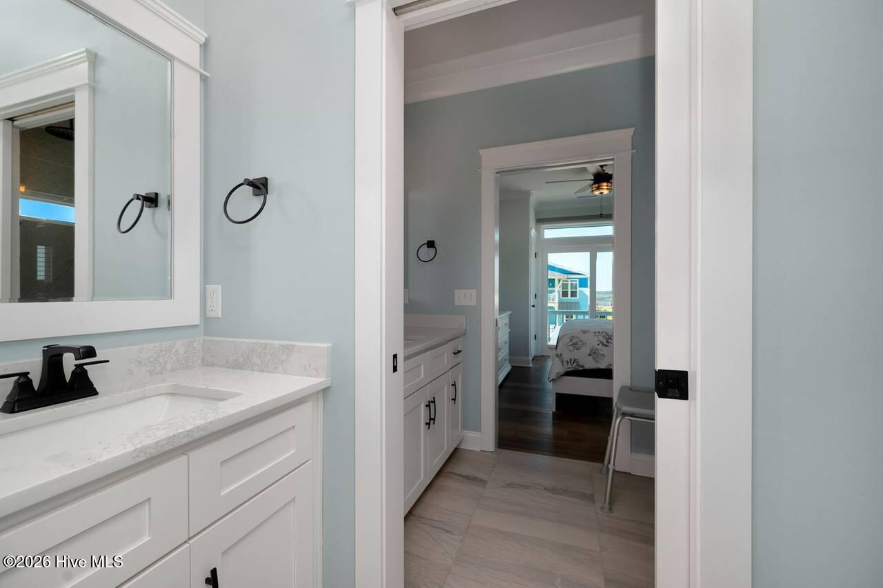 100560212 | Photo 137