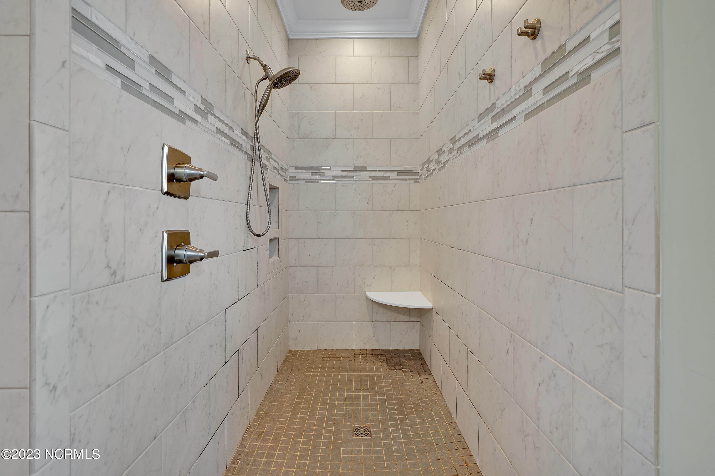 100558730 | Photo 32